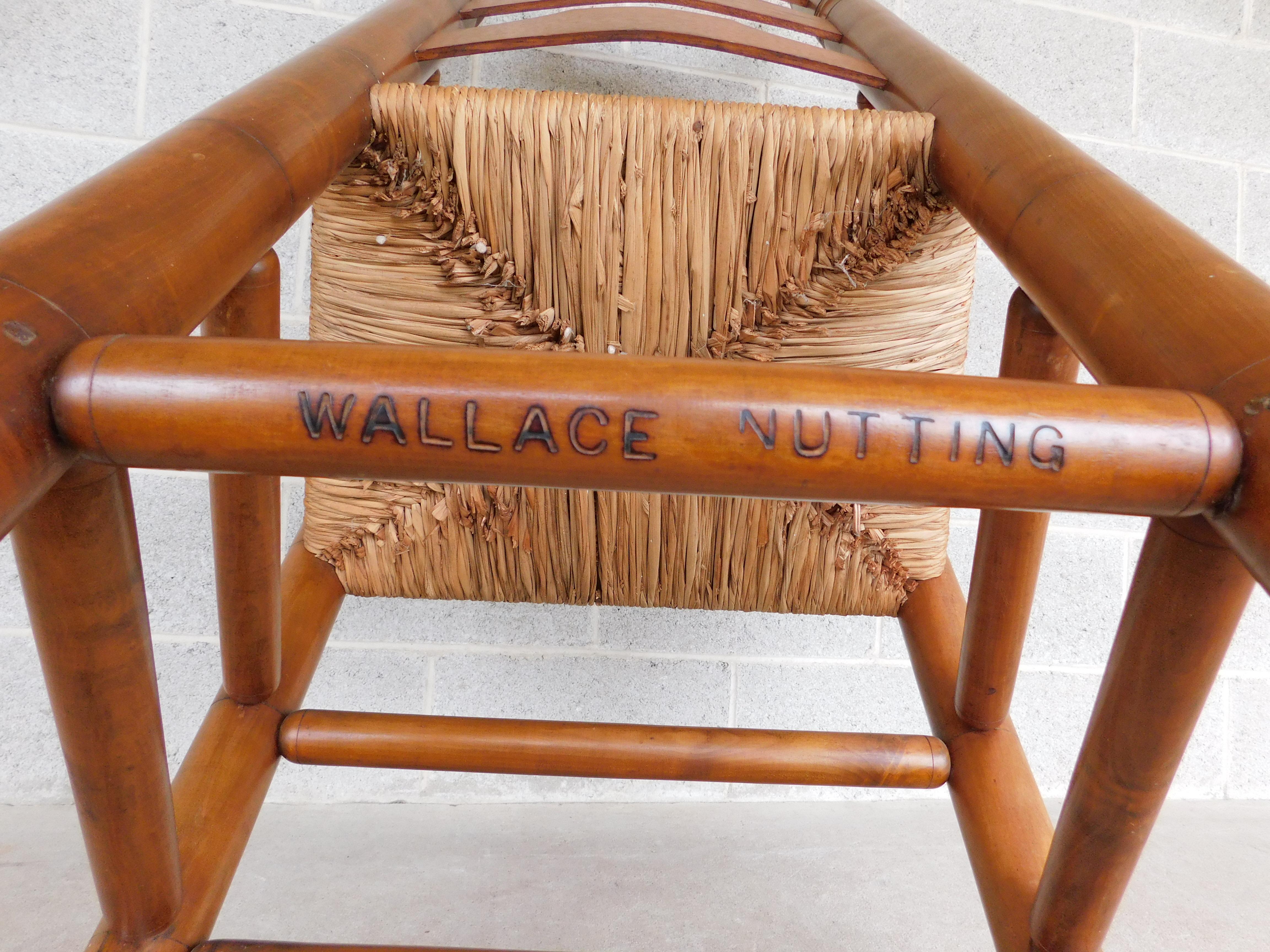 Wallace Nutting #393 Chaise à accoudoir à dossier en échelle Pilgrim en vente 3