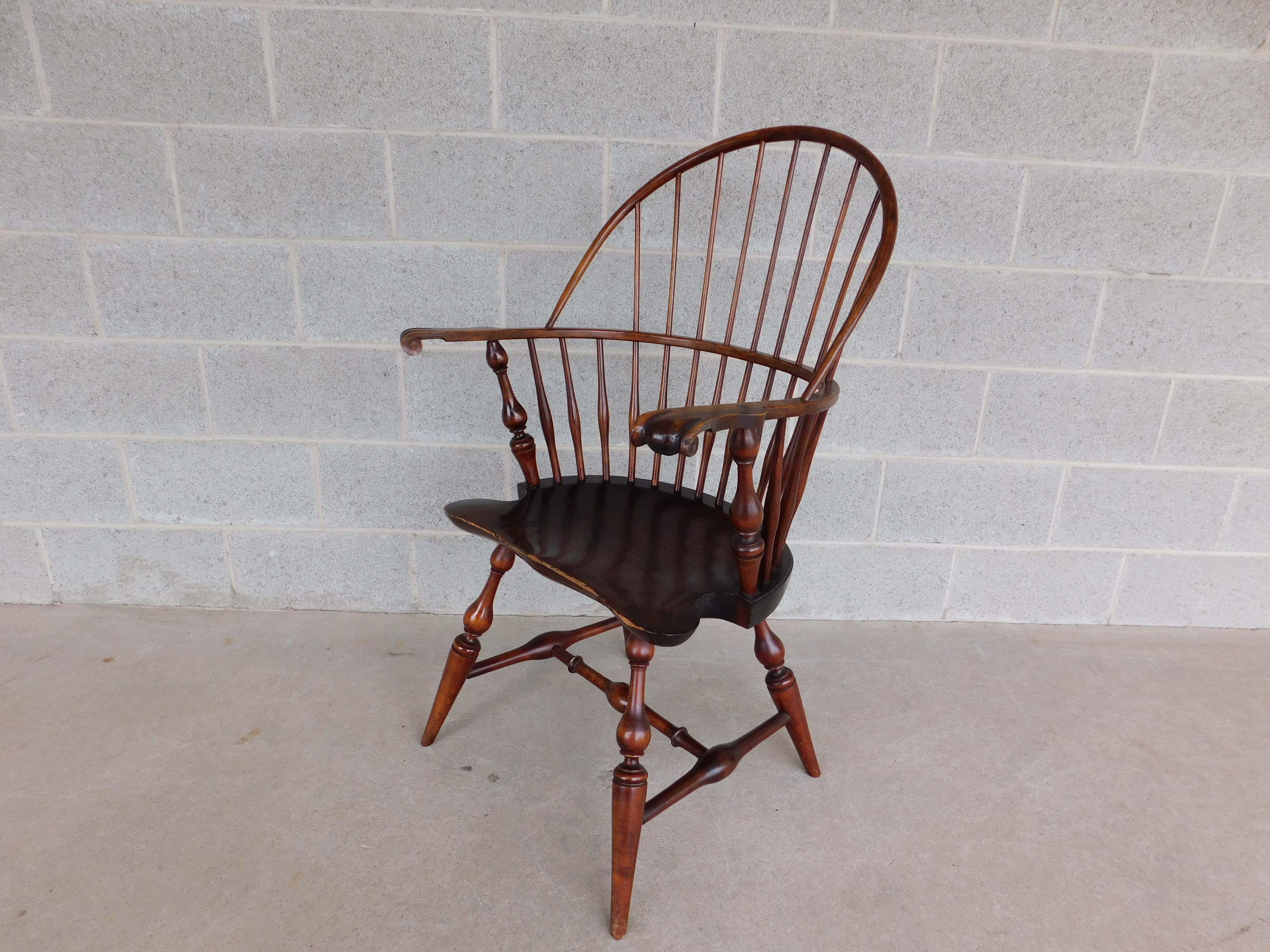 American Craftsman Wallace Nutting #408 Chaise à bras Windsor à dossier arrondi en vente