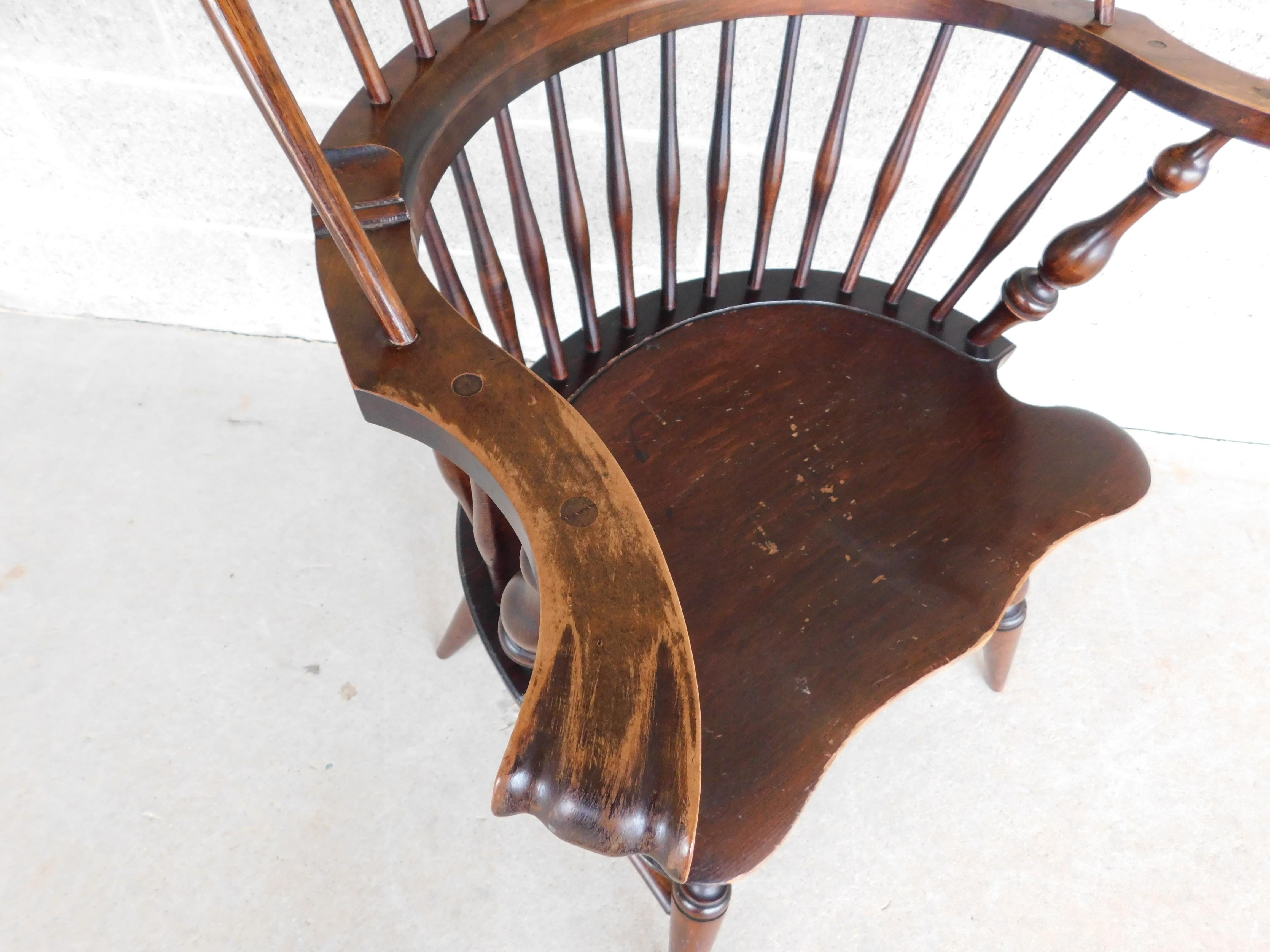 American Wallace Nutting #420 Bow Back Windsor Arm Chair For Sale