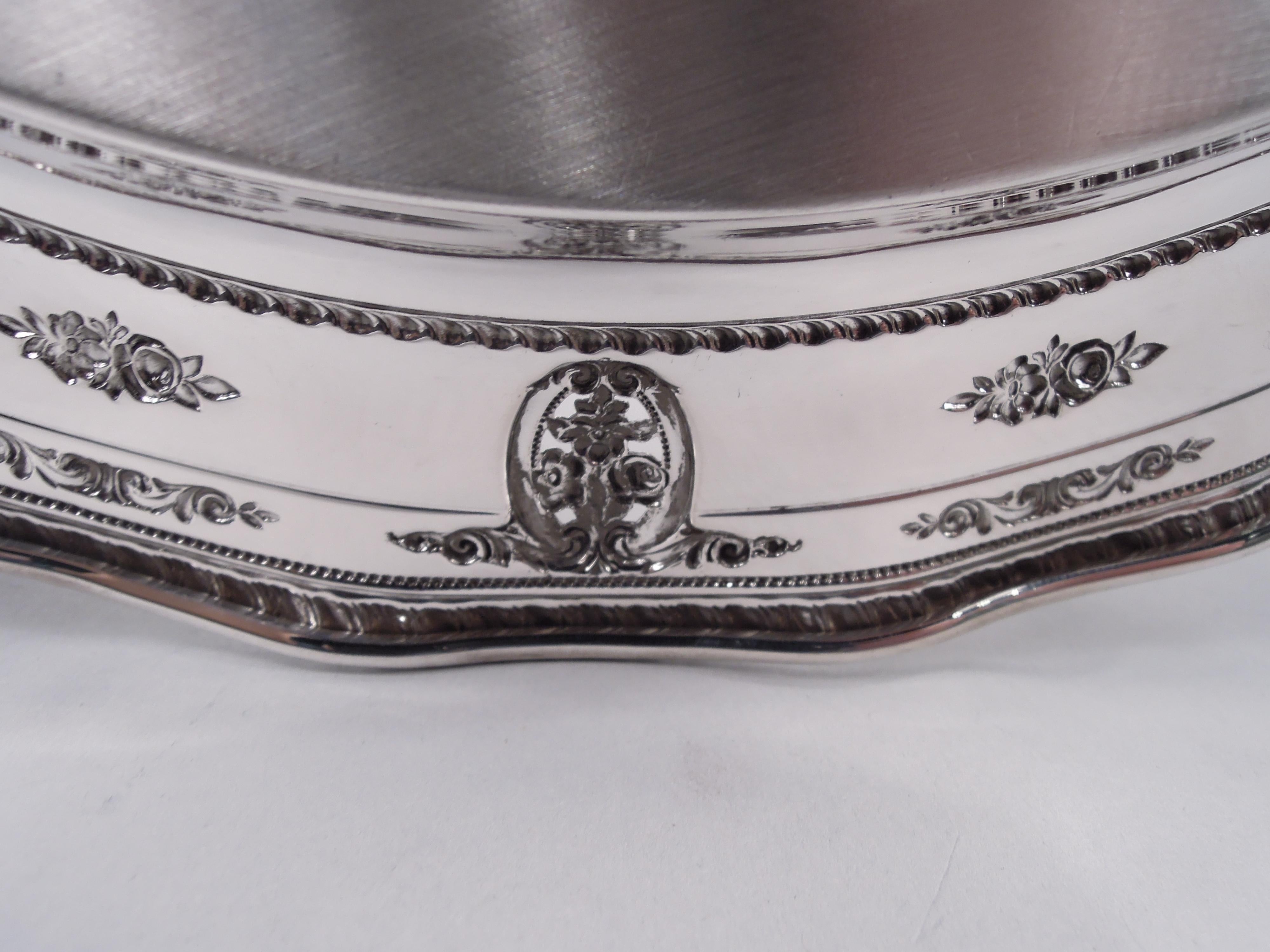Wallace Rose Point Sterling Silver Round 12-Inch Tray In Good Condition In New York, NY