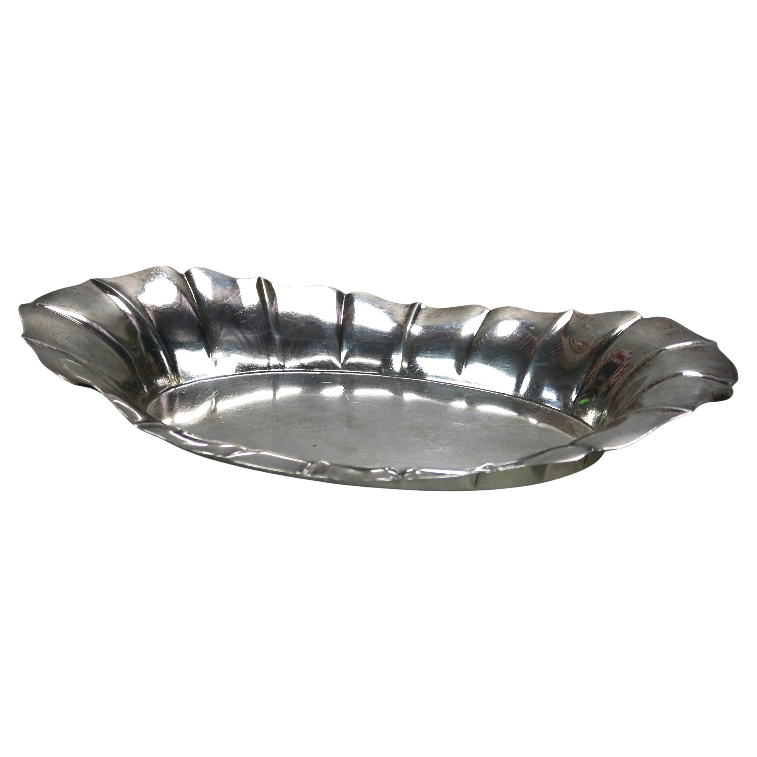 Bandeja acanalada para pan Wallace de plata de ley Circa 1940 en venta