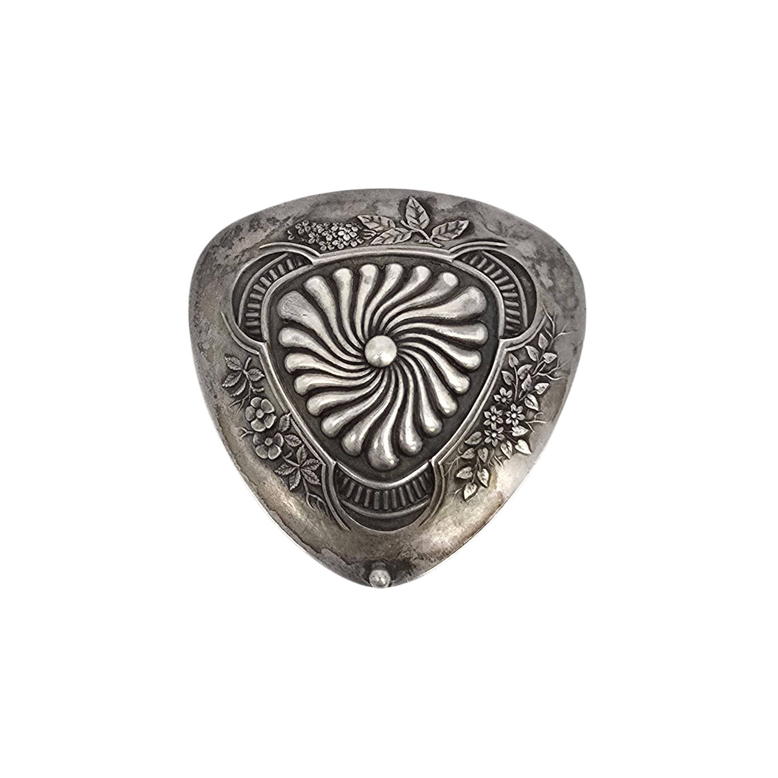 Wallace Sterling Silver Triangle Trinket Box

This 3 sided trinket box with rounded corners feature a floral and leaf design on the lid and around the sides.

Weighs approx 37.5g, 24.1dwt

Measures approx 2