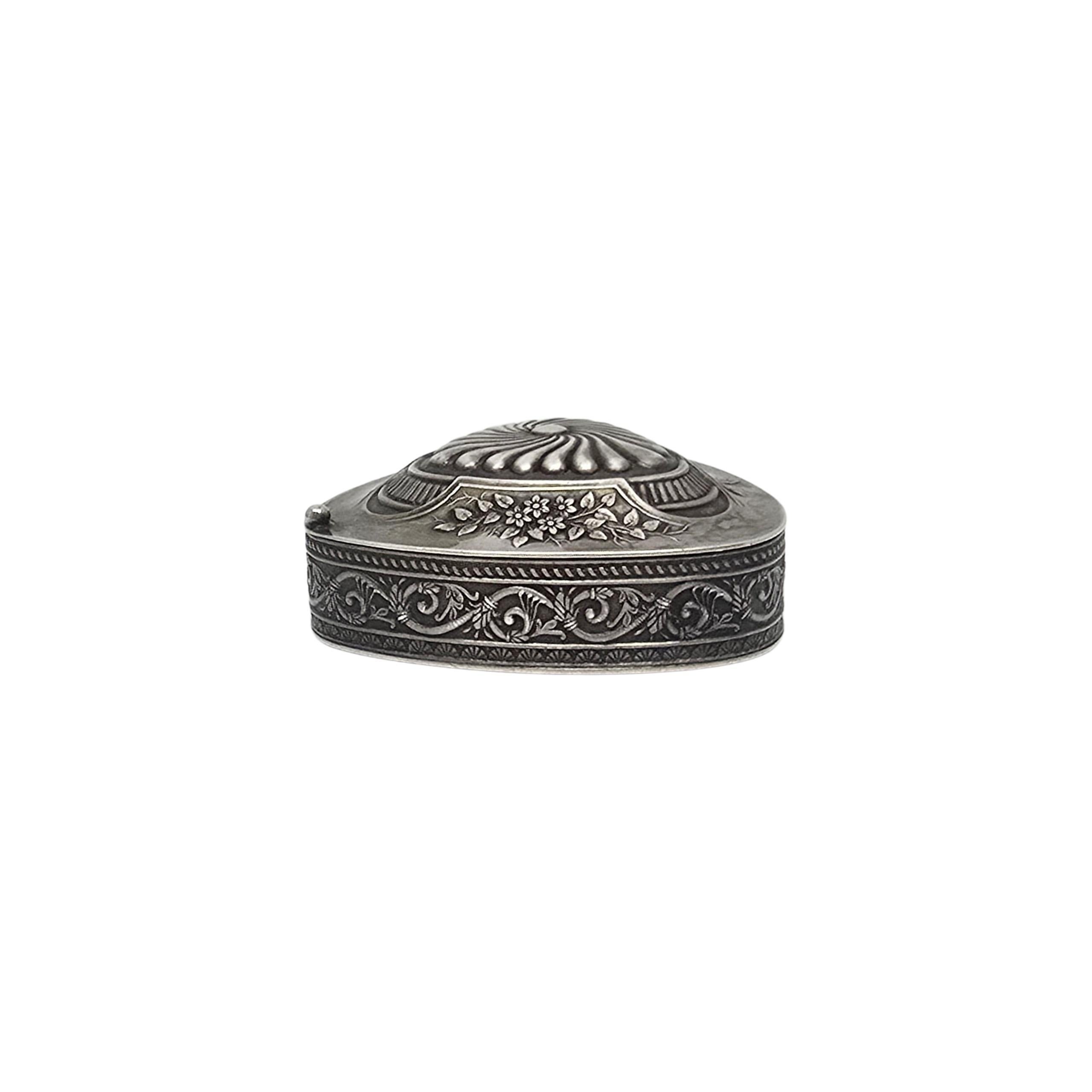 Wallace Sterling Silver Triangle Trinket Box #22834 In Good Condition For Sale In Washington Depot, CT
