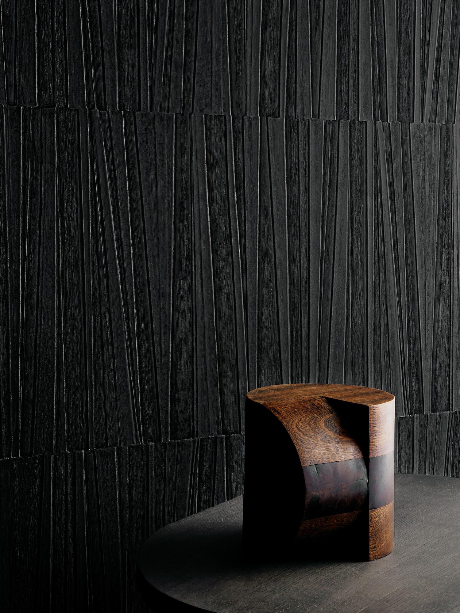 Essential wallpaper is the Wall&decò collection specifically dedicated to explore the creative possibilities of 3D textures, inlays, carvings and metal light details.

Engraved wallpaper in non-woven fabric and vinyl

Roll size 70 cm wide by