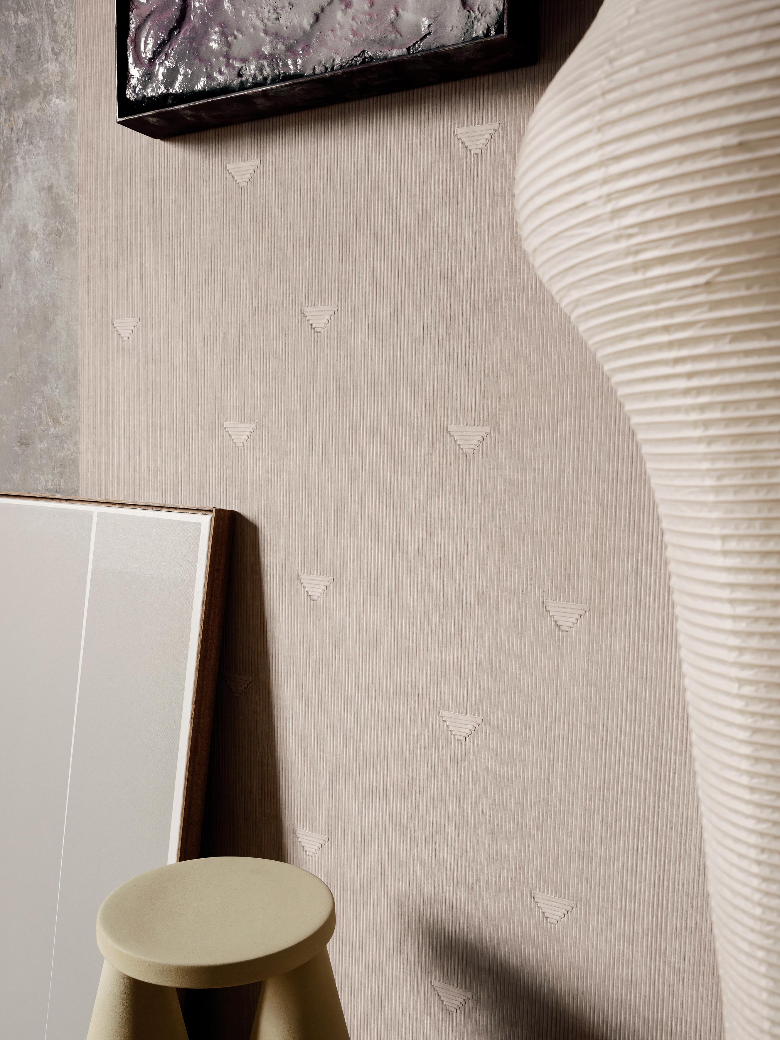 Essential wallpaper is the Wall&decò collection specifically dedicated to explore the creative possibilities of 3D textures, inlays, carvings and metal light details.

Engraved wallpaper in non-woven fabric and vinyl

Roll size 70 cm wide by