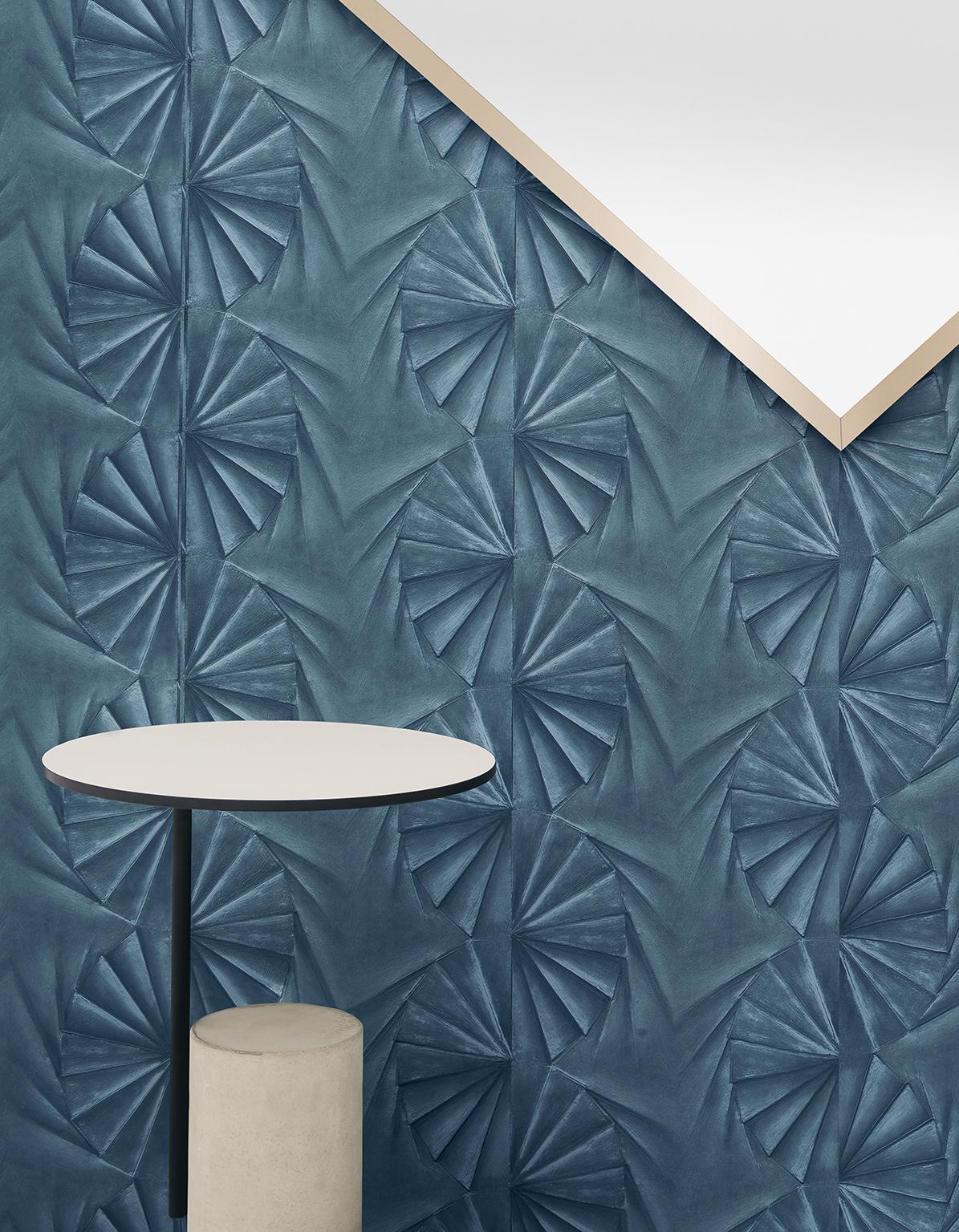Wall&decò turns from photographs to wall paintings, from tromp-l'oeils to macro-designs on material backgrounds into a vertical wall pattern, with truly original visual effects.

Embossed vinyl wallpaper with nonwoven backing, 3D surface

Roll