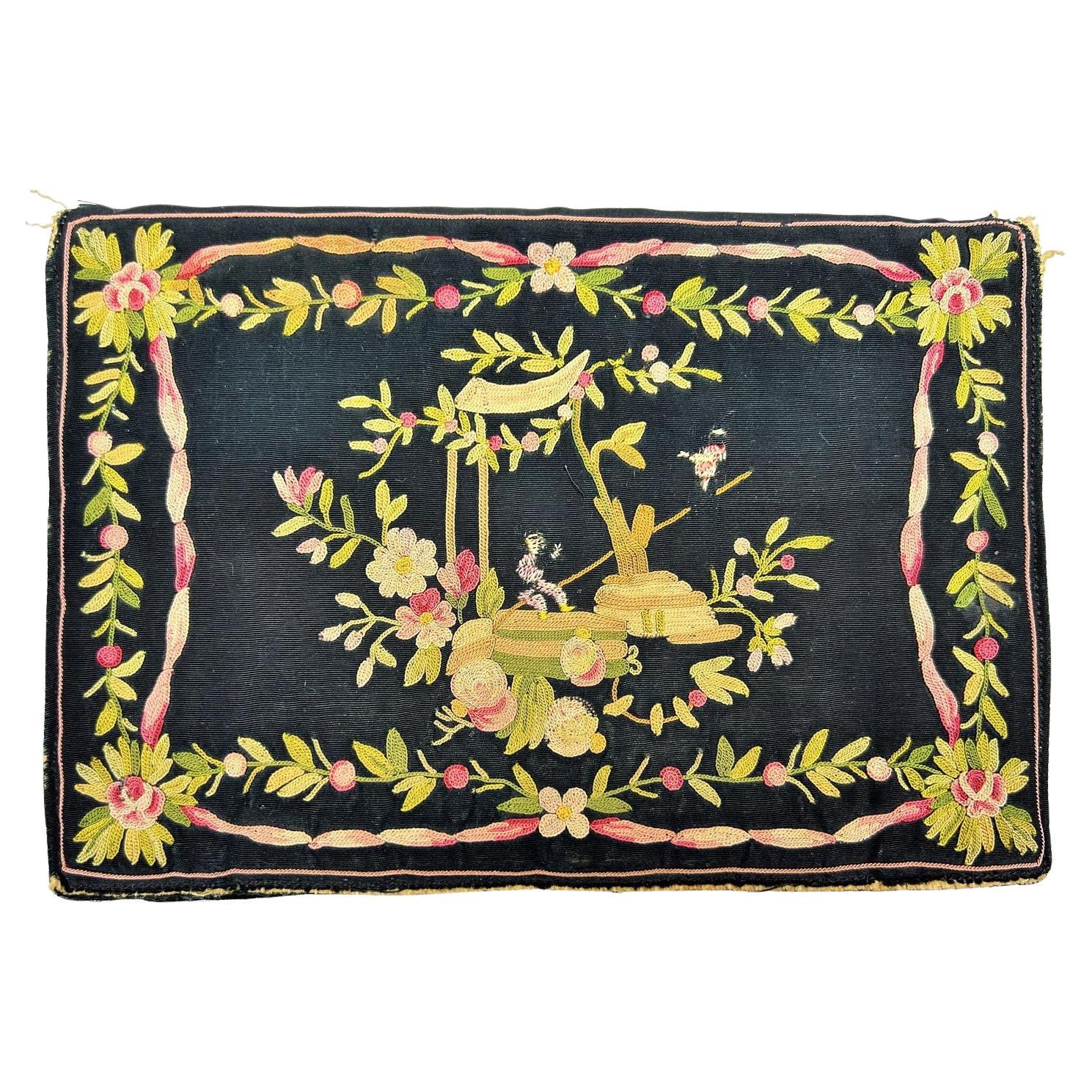 Wallet in moiré silk faille embroidered with chinoiserie motifs - France C.1780 For Sale