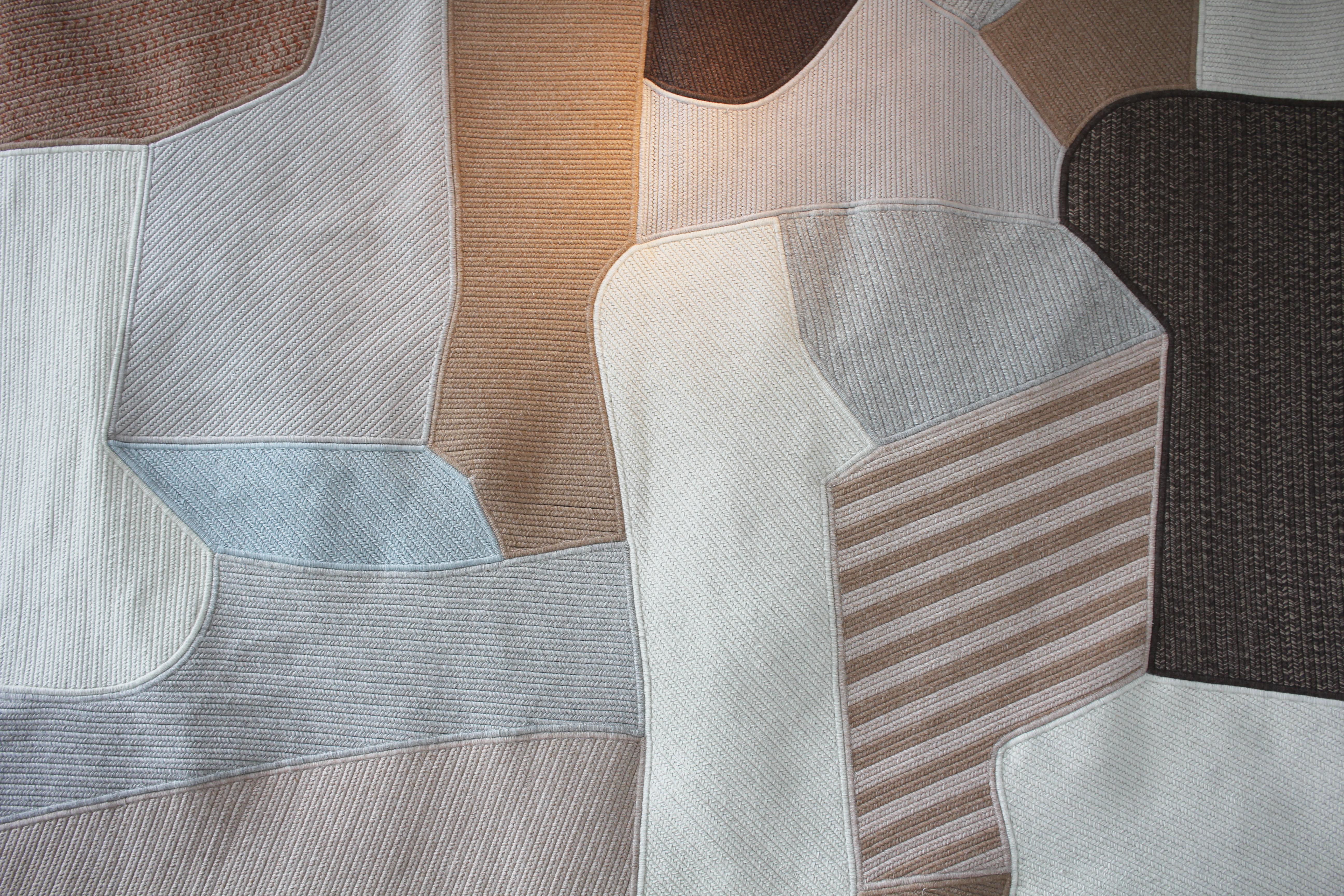 Zeitgenössischer, abstrakter, skulpturaler Wandteppich aus geflochtener Wolle mit Streifen (Moderne) im Angebot