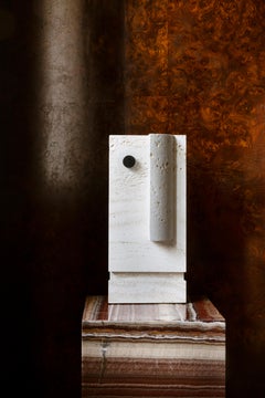 Scultura Wally in Travertino di Ostuni trattato all'acido di Dainelli Studio Atelier A