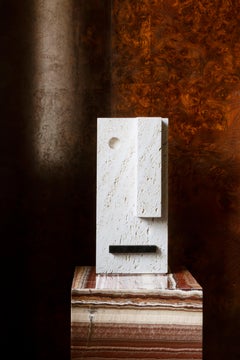 Scultura Wally in Travertino di Ostuni trattato all'acido di Dainelli Studio Atelier A