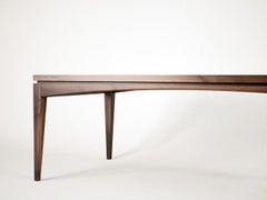 Walnu Dining Table – Minimalist Furniture for Sophisticated Living Spaces
