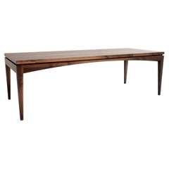Walnu Dining Table – Minimalist Furniture for Sophisticated Living Spaces