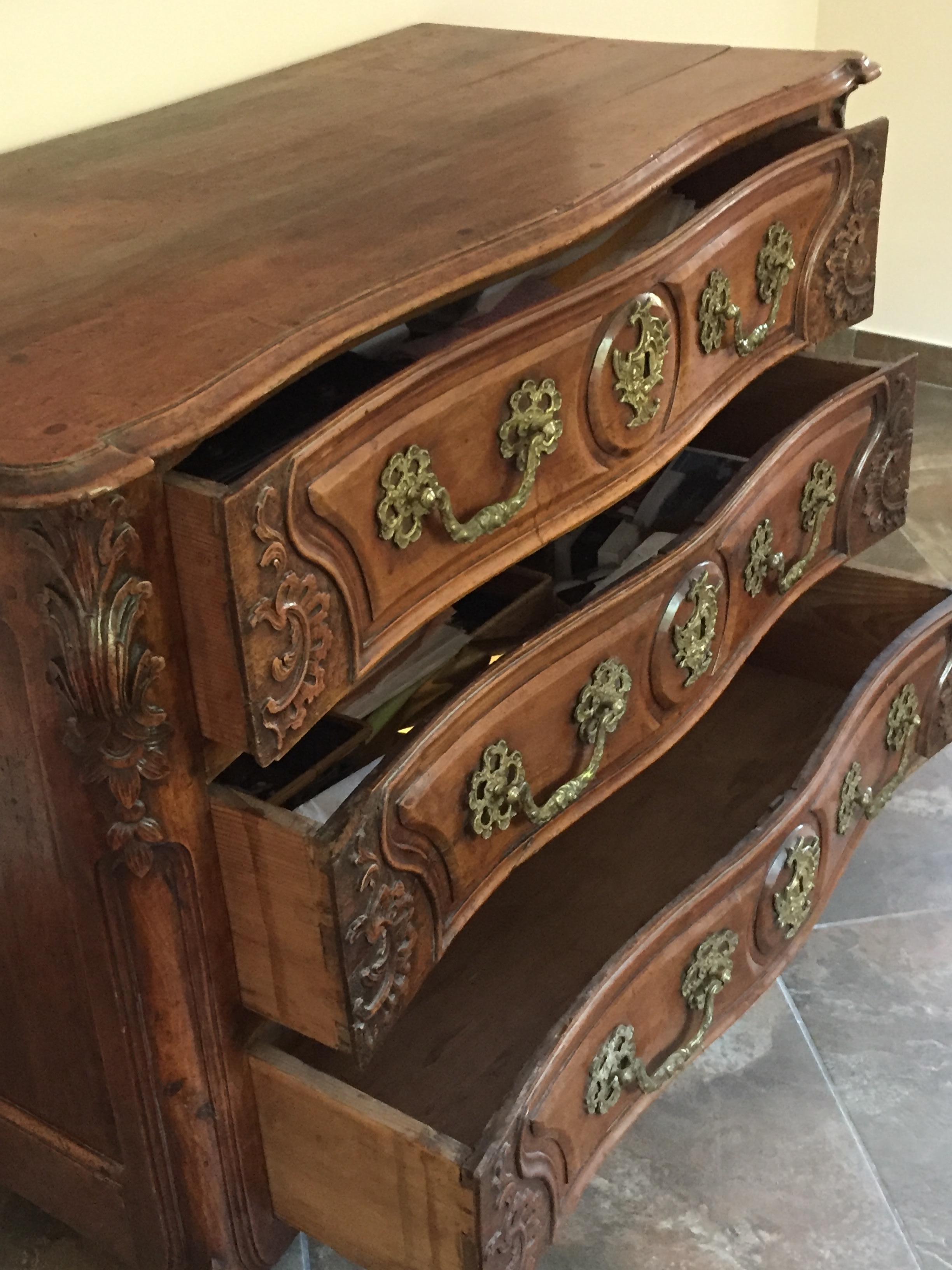 Walnut 18th Cent French Chest of Drawers Louis XV Typical from the Lyon Region For Sale 6