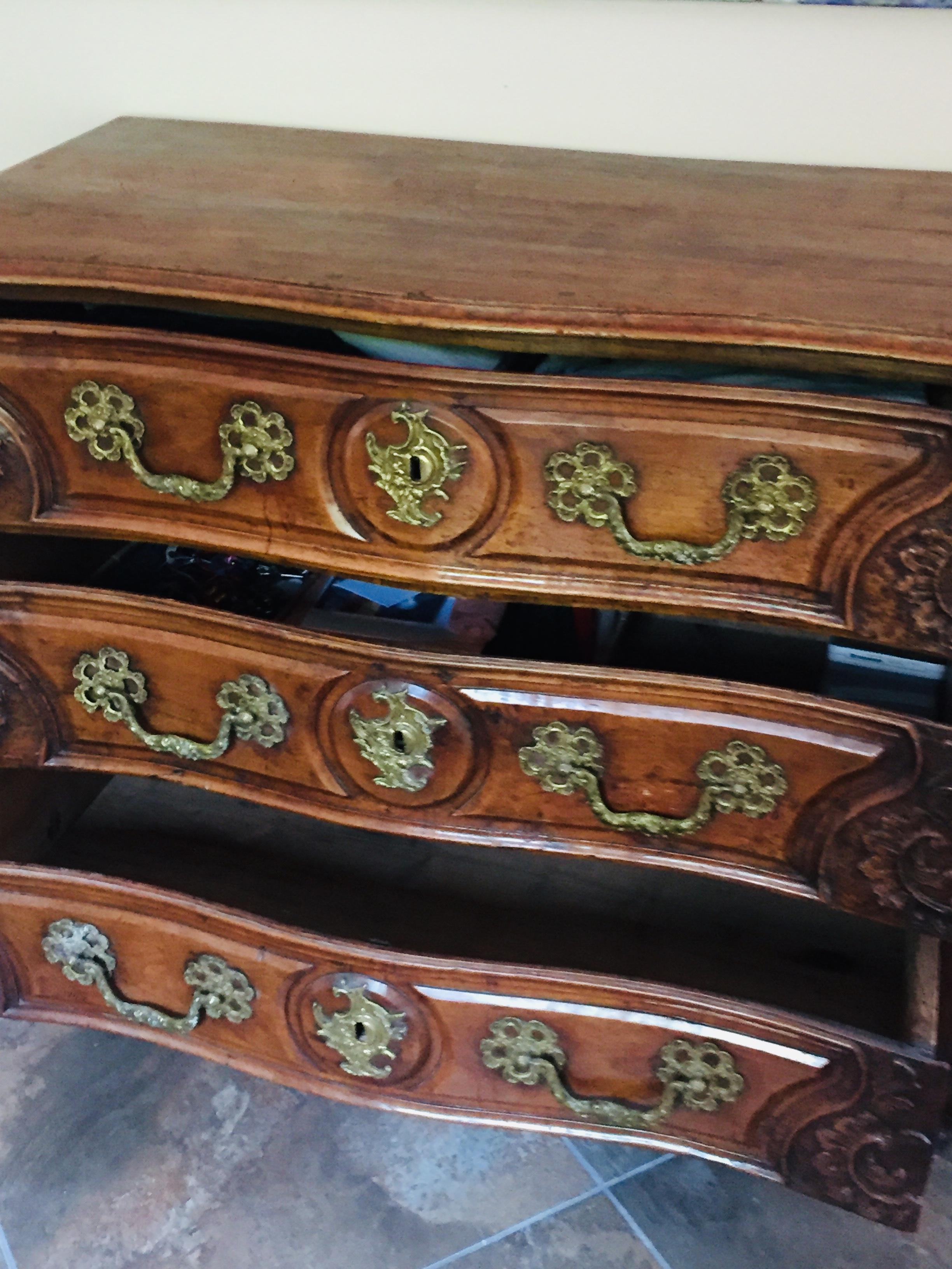 Walnut 18th Cent French Chest of Drawers Louis XV Typical from the Lyon Region For Sale 7