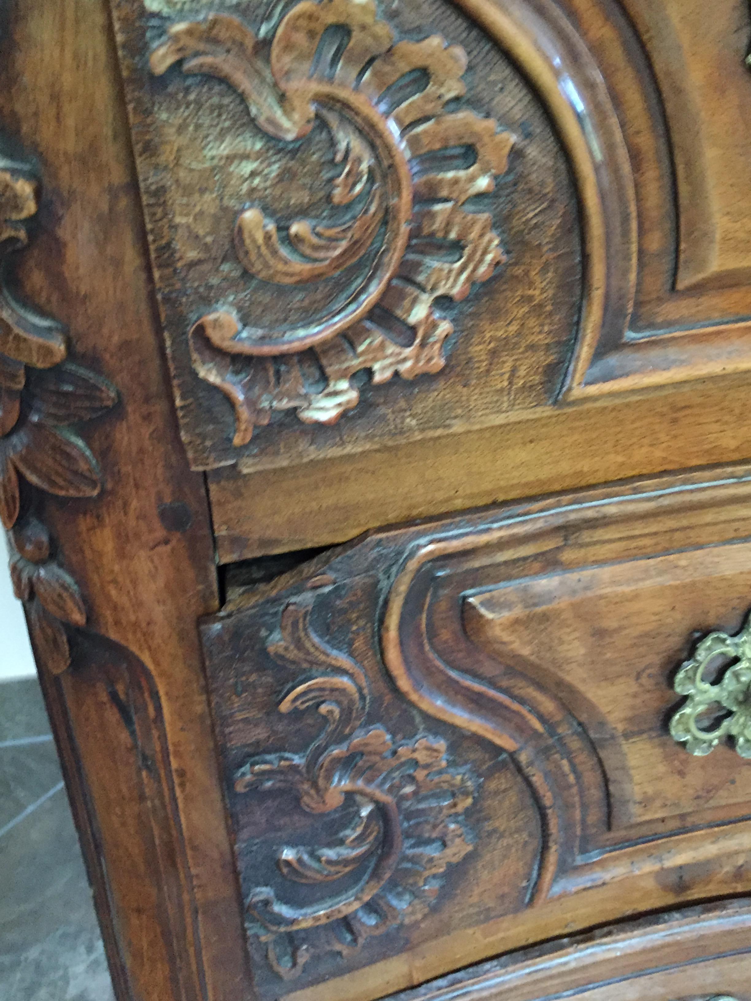 Walnut 18th Cent French Chest of Drawers Louis XV Typical from the Lyon Region For Sale 9