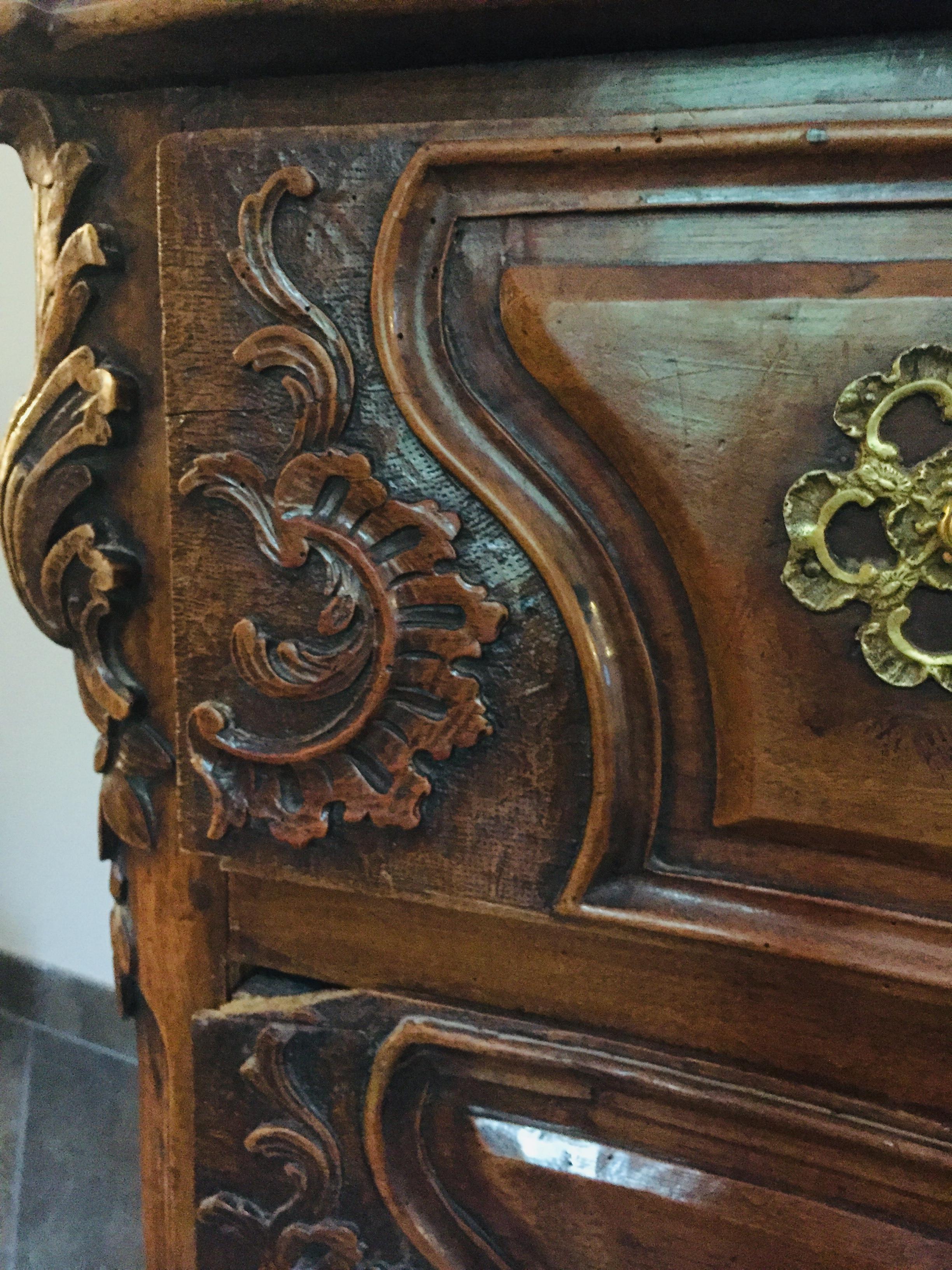 Walnut 18th Cent French Chest of Drawers Louis XV Typical from the Lyon Region For Sale 3