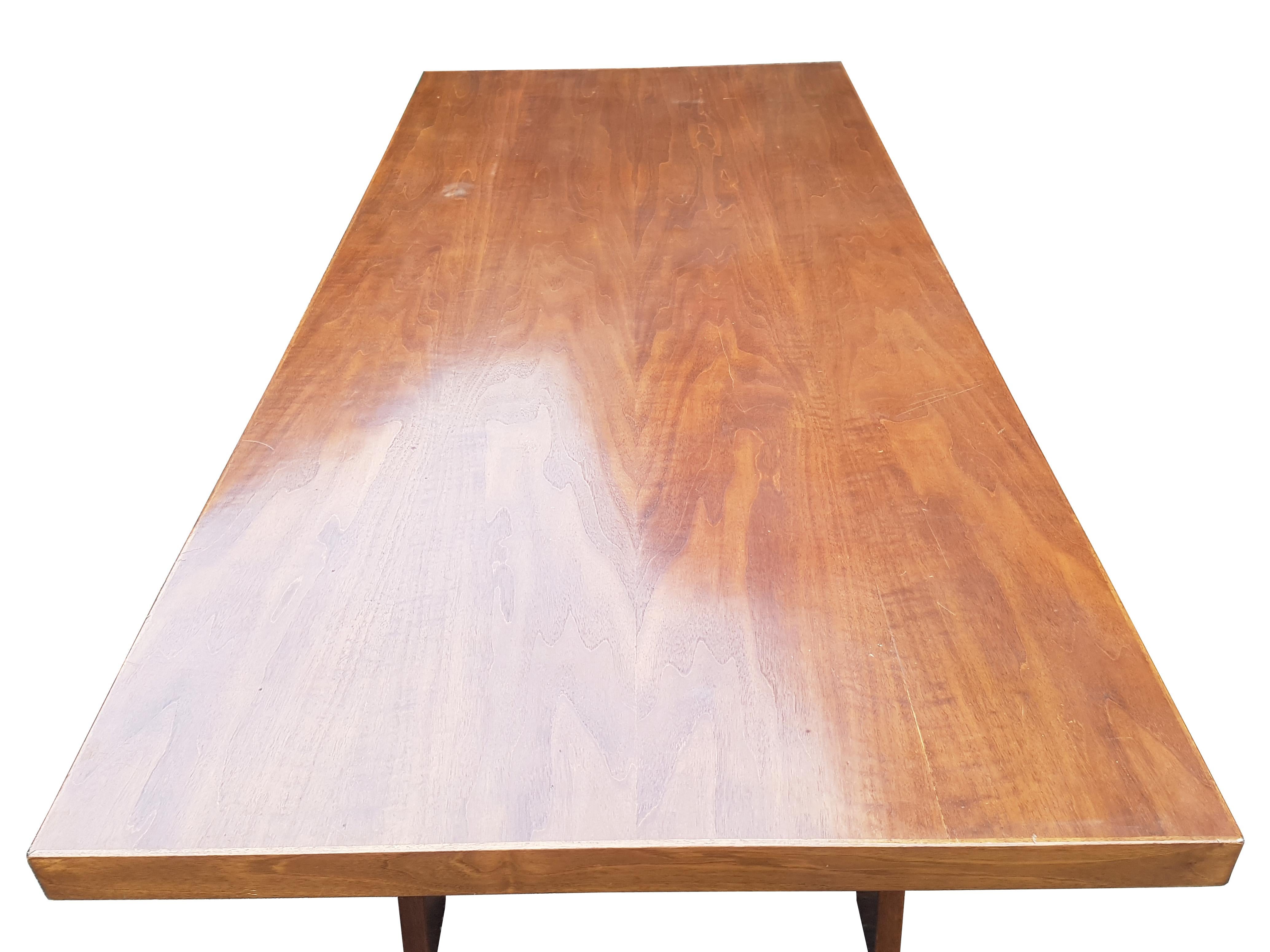 Tisch aus Nussbaumholz von Silvio Coppola für Bernini, 1960er Jahre (Mitte des 20. Jahrhunderts) im Angebot