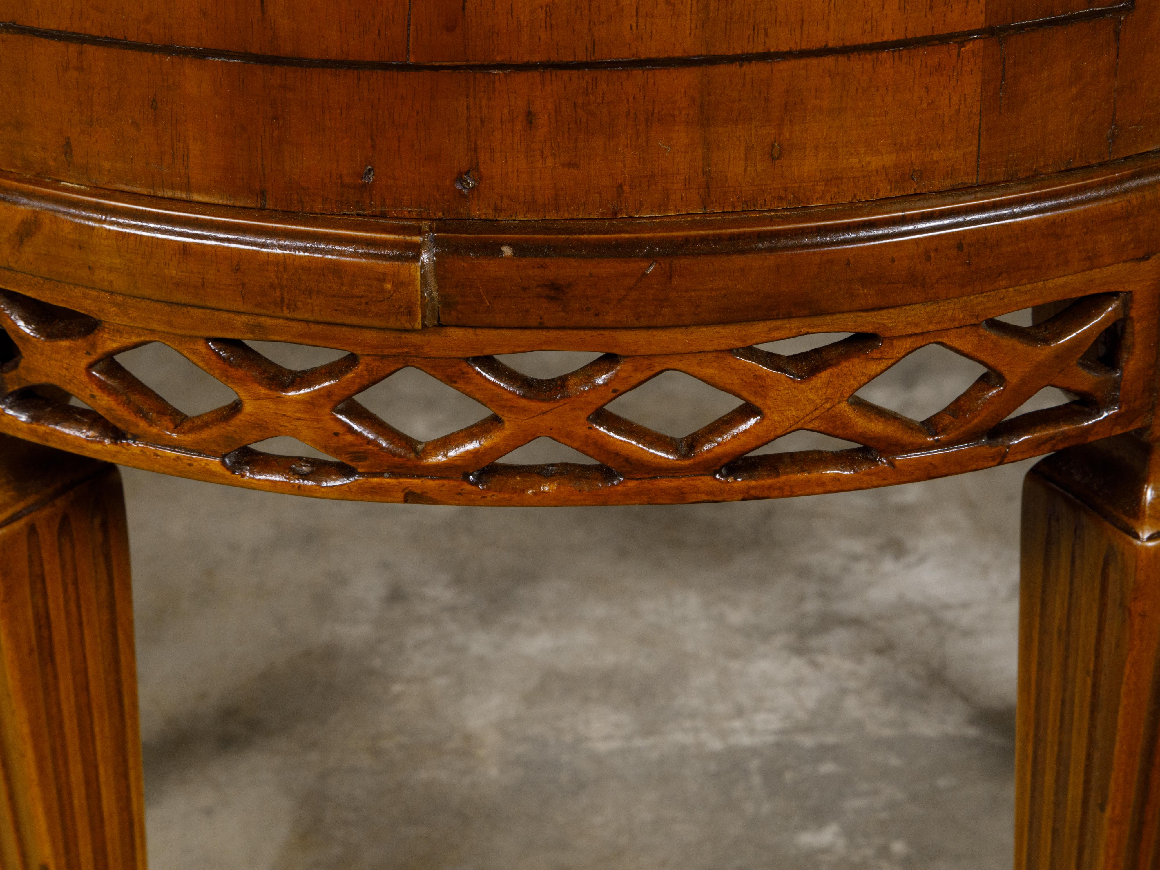 Noyer Table Demi-Lune italienne du 19ème siècle avec bandes et pieds cannelés en vente
