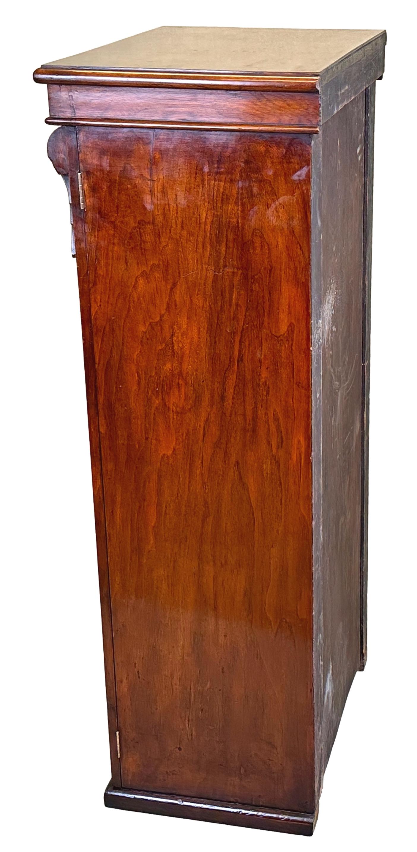 Wellington-Kommode aus Nussbaumholz, 19. Jahrhundert (Walnuss) im Angebot