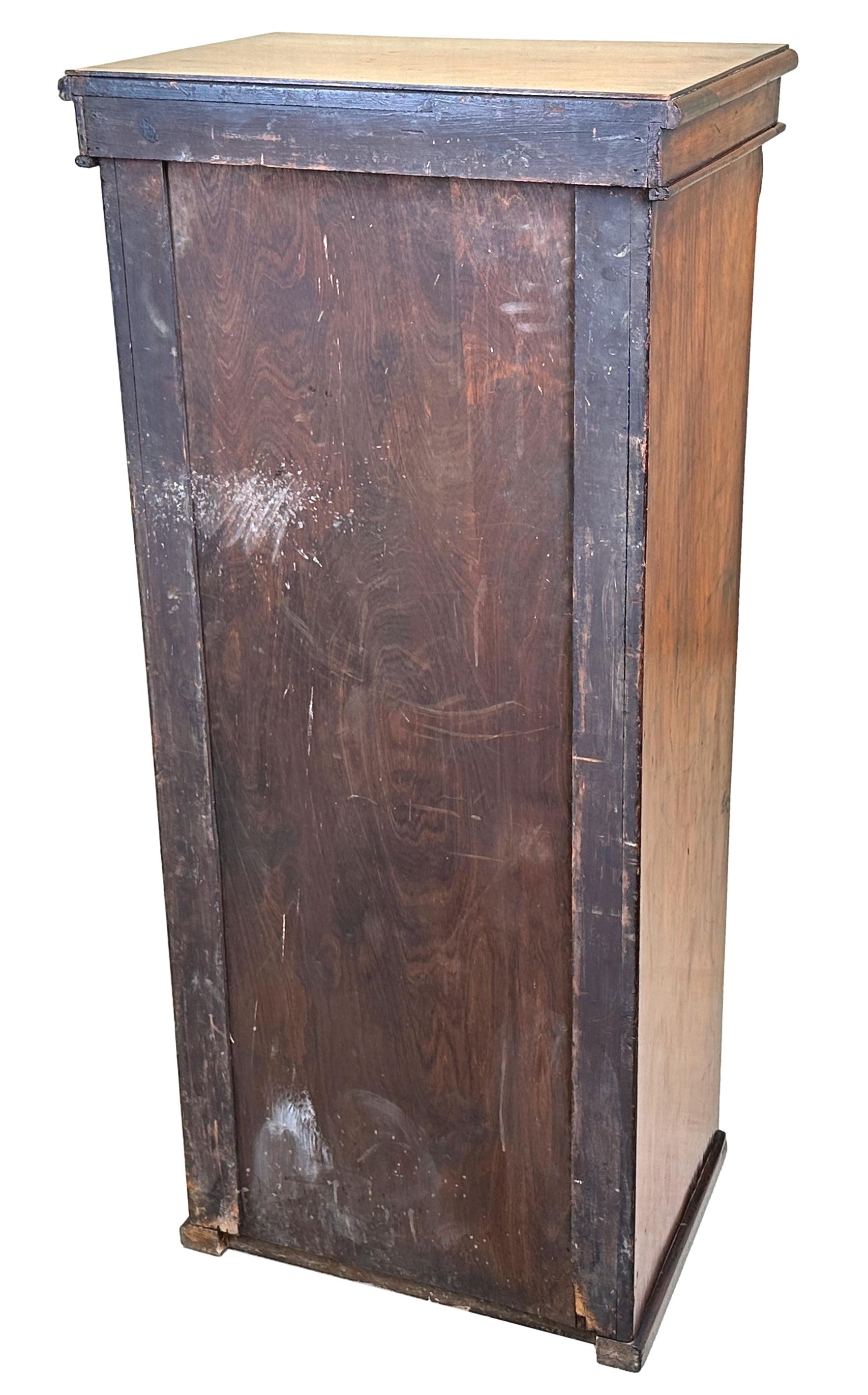 Wellington-Kommode aus Nussbaumholz, 19. Jahrhundert im Angebot 2