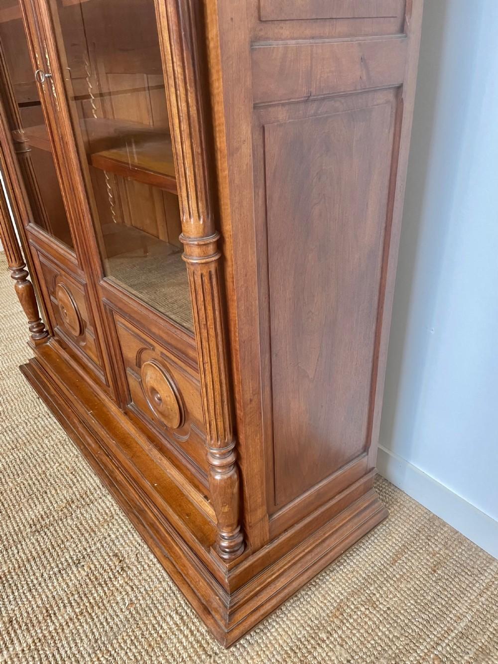 Late 19th Century Walnut 2 door French bookcase /display cabinet  For Sale