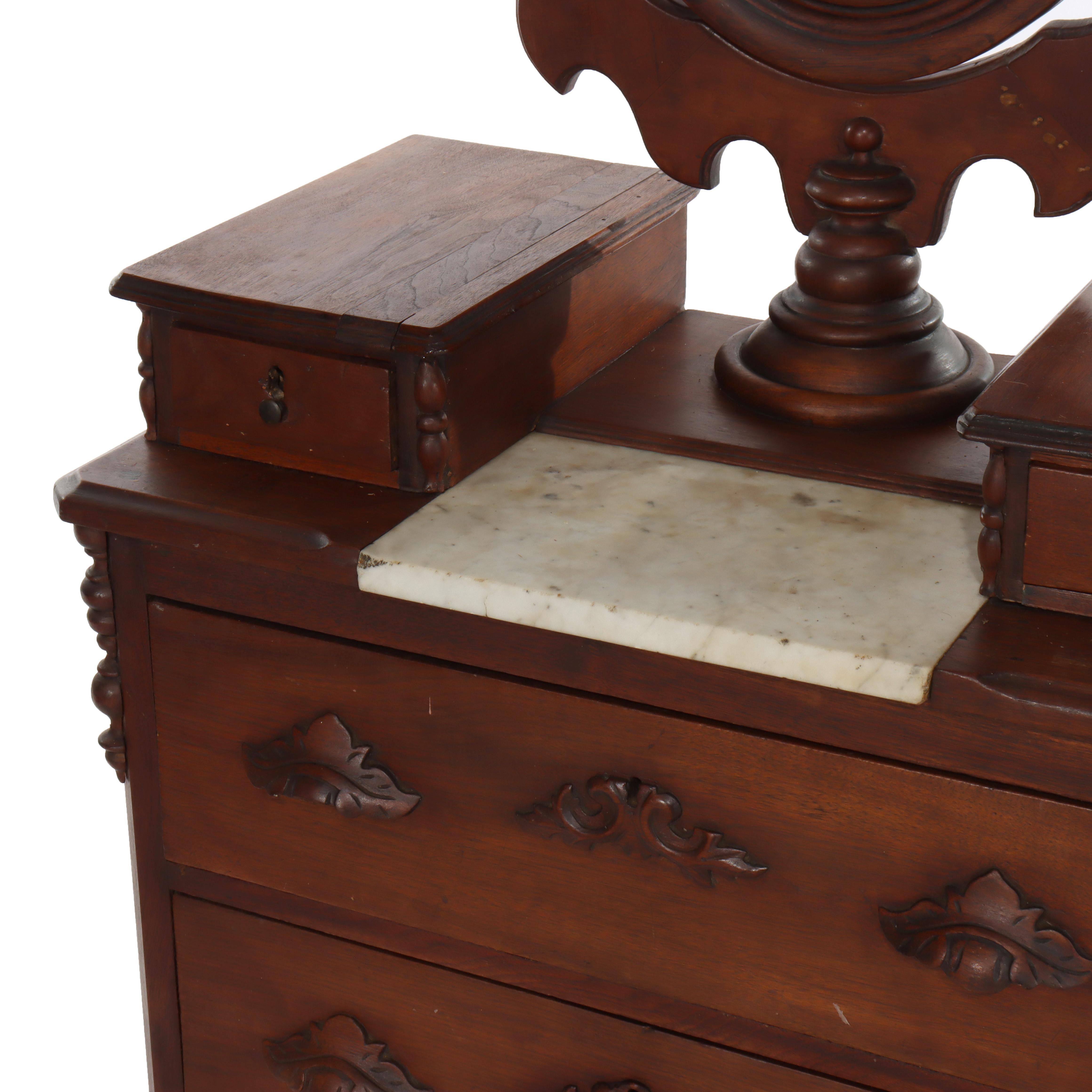 Comò in noce a 5 cassetti con piano in marmo per bambini con specchio e tiranti intagliati c1890 in vendita 6