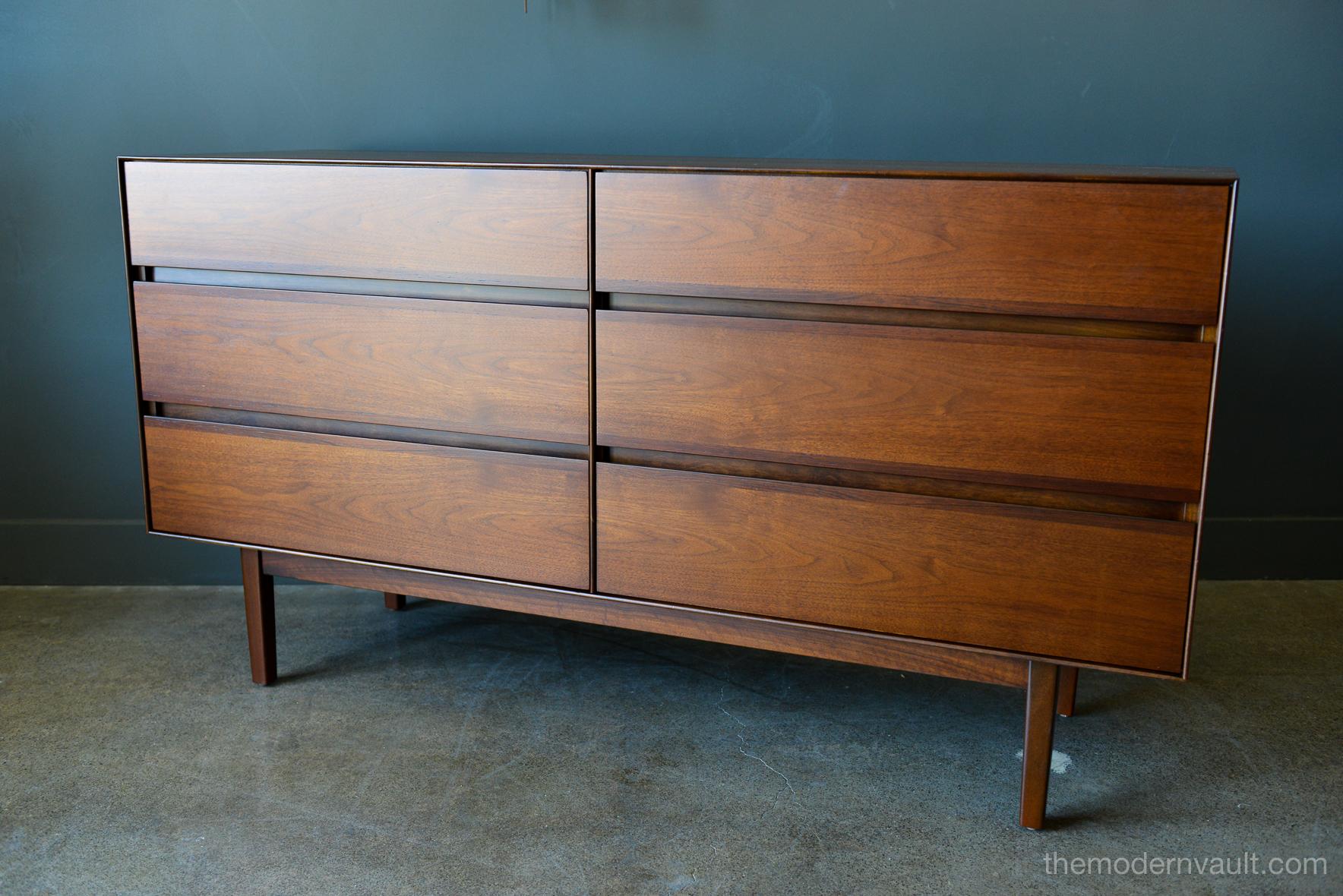 Walnut 6-drawer dresser, circa 1960 by Stanley Furniture. Classic and simple design, the walnut has a beautiful grain and has been professionally restored in showroom condition. Contrasting edging. Smooth gliding drawers with dovetail