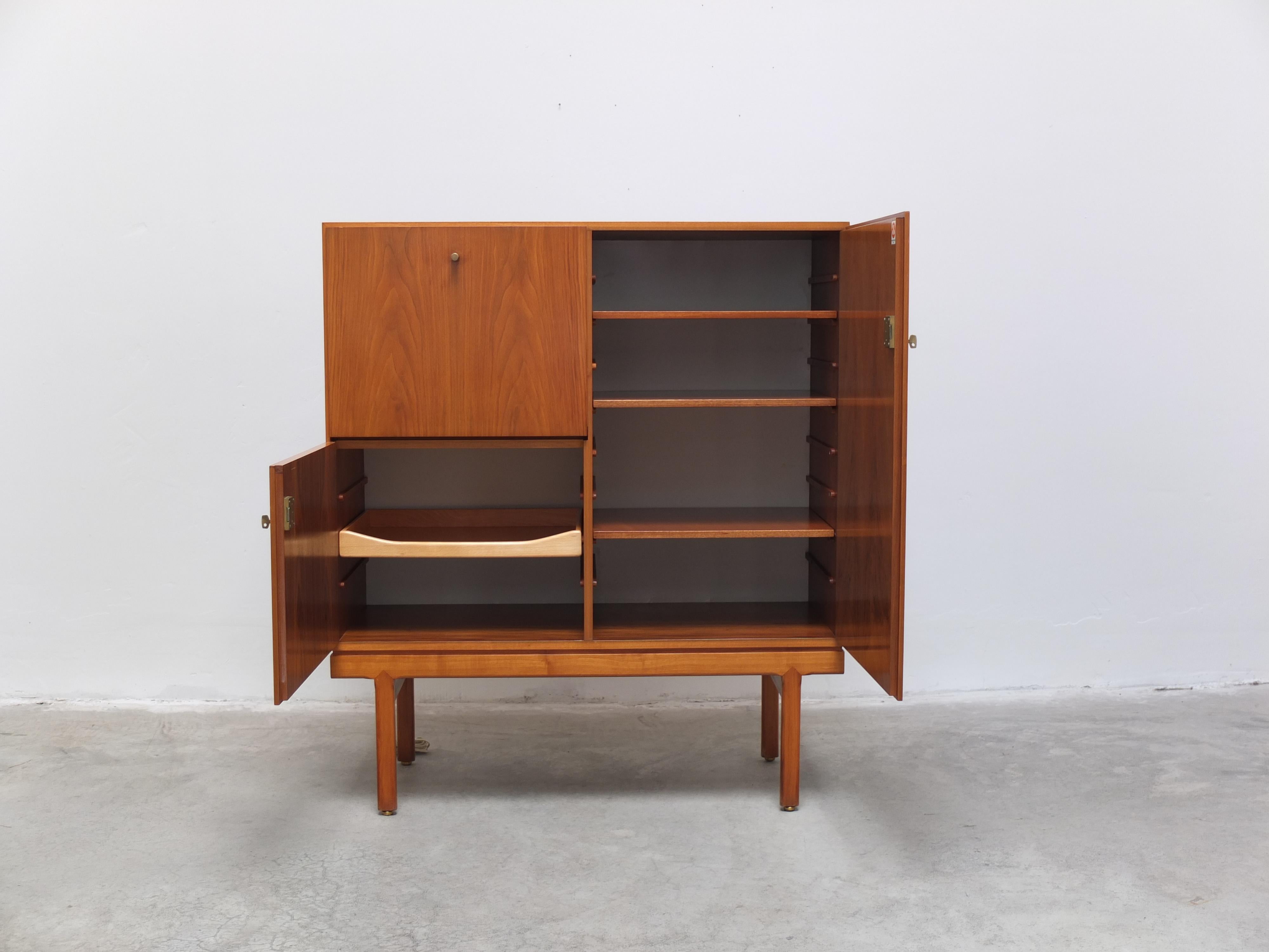 XX secolo Mobile bar 'Abstracta' in noce di Jos De Mey per Van den Berghe-Pauvers, anni '60 in vendita