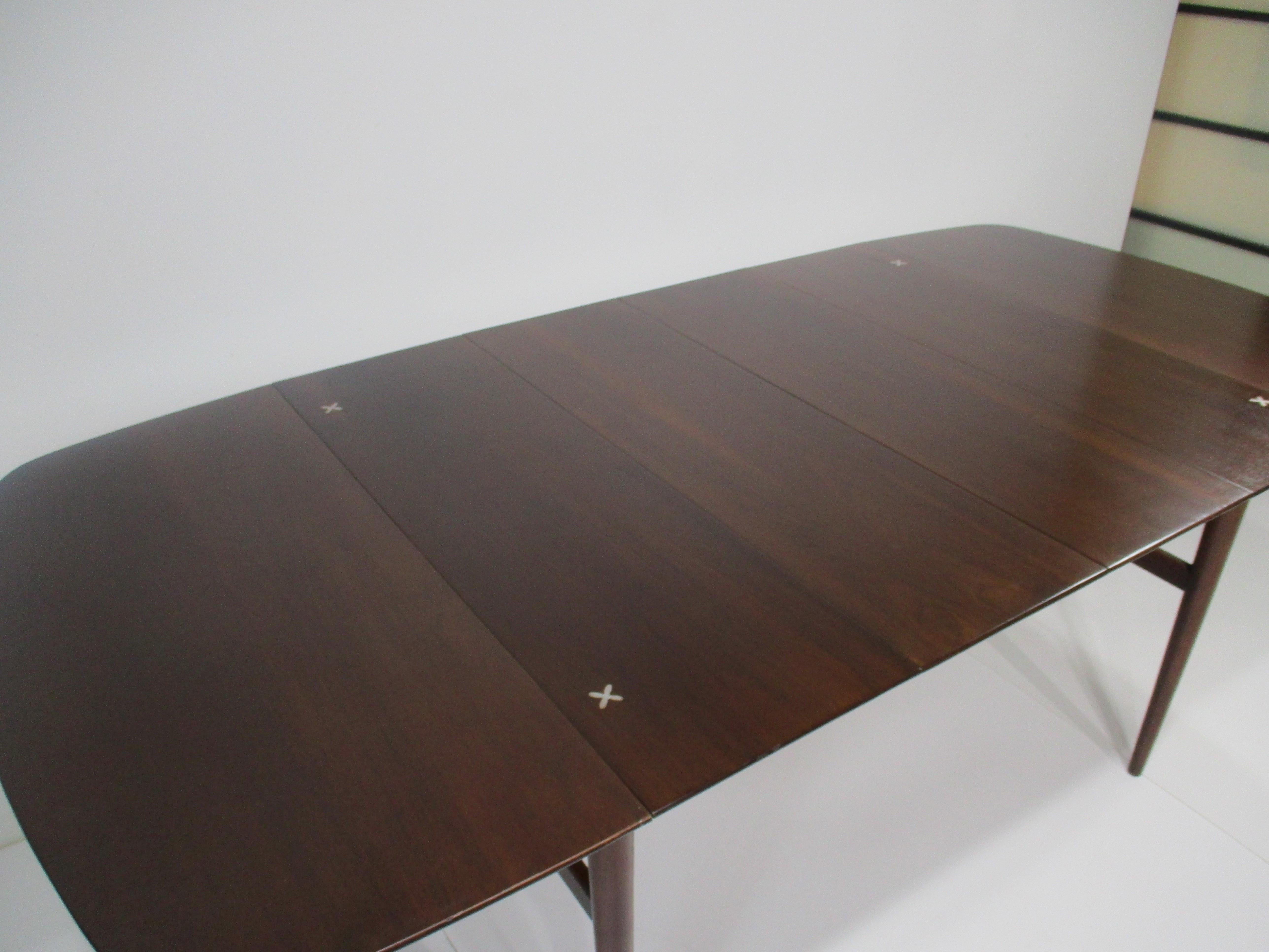 Walnut Accord Dining Table by Merton Gershun for American of Martinsville   For Sale 5