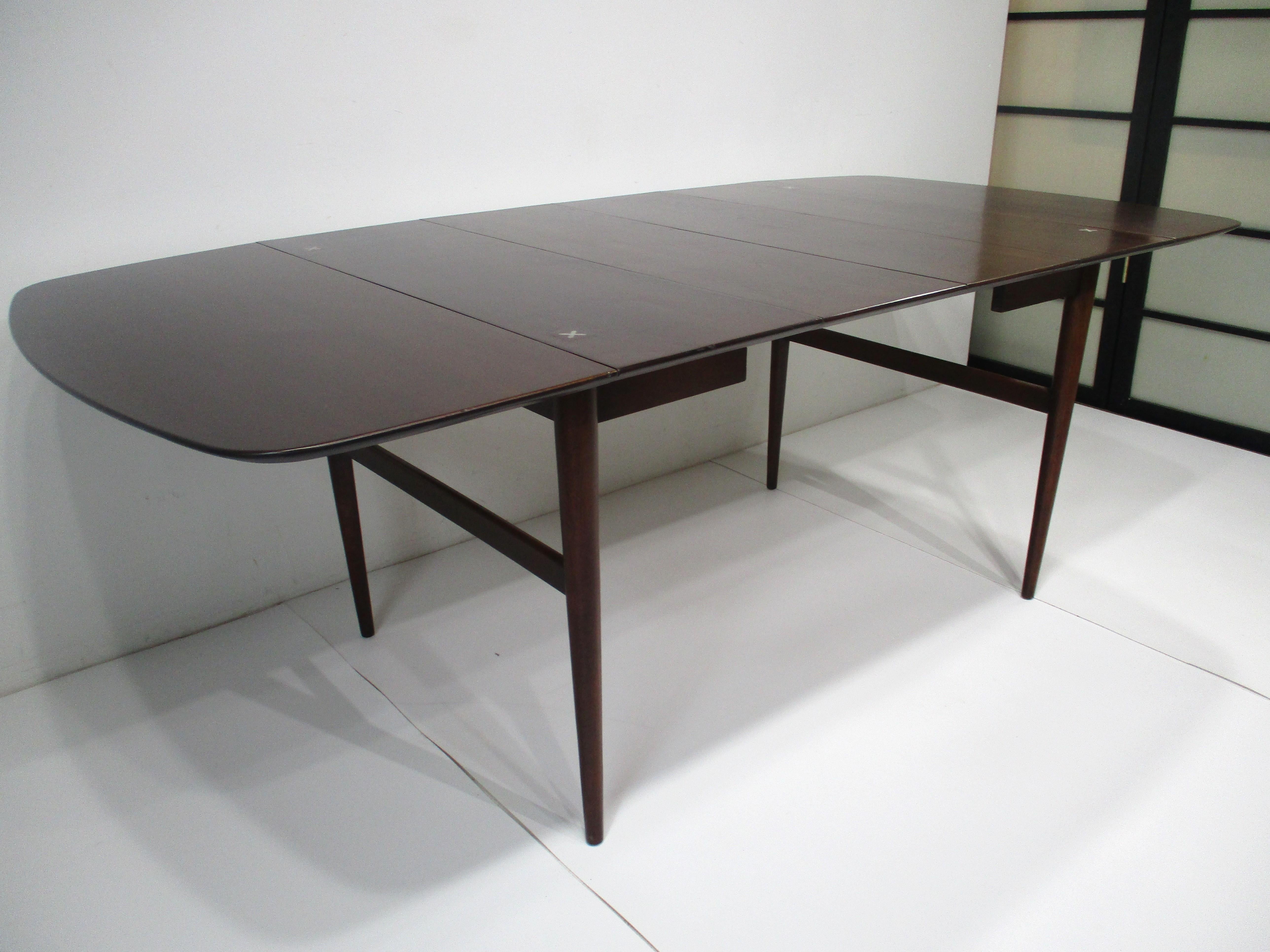 Walnut Accord Dining Table by Merton Gershun for American of Martinsville   For Sale 3