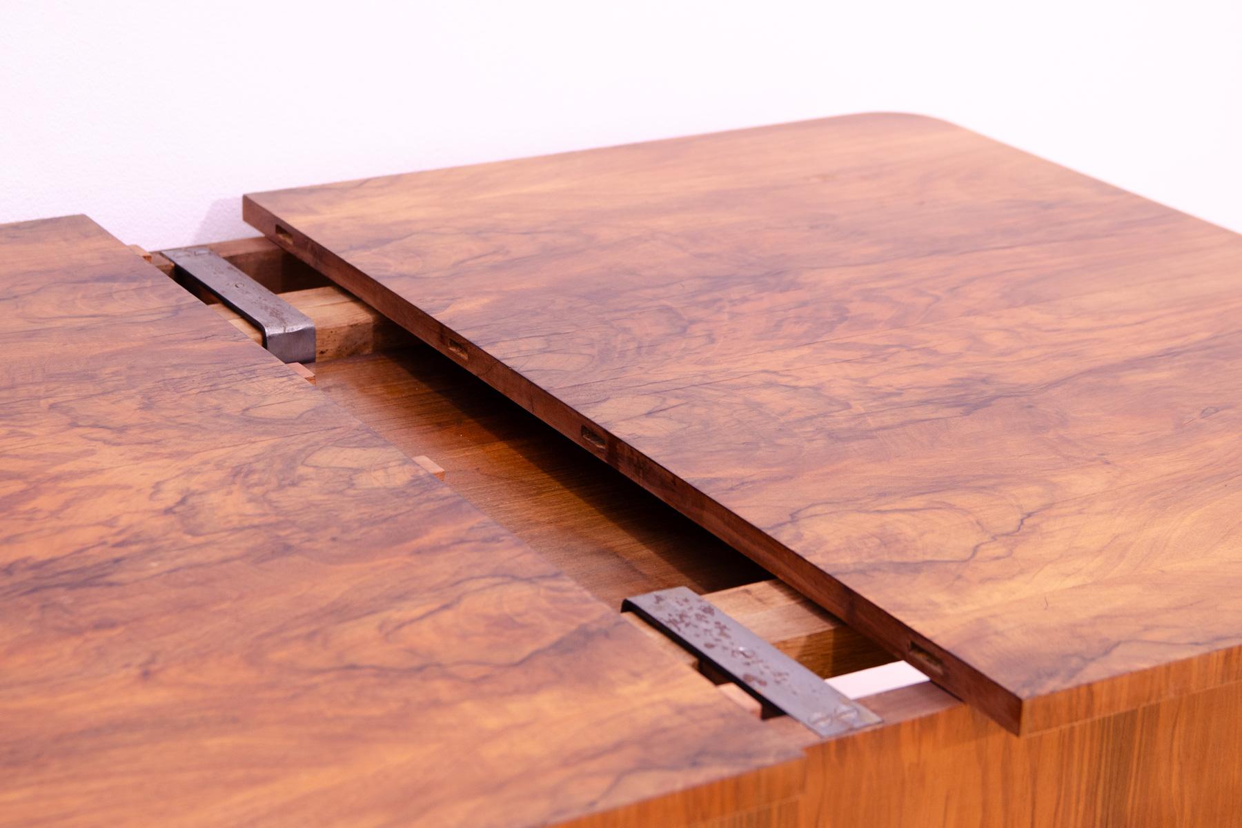 Walnut adjustable dining table, 1930´s, Czechoslovakia For Sale 8