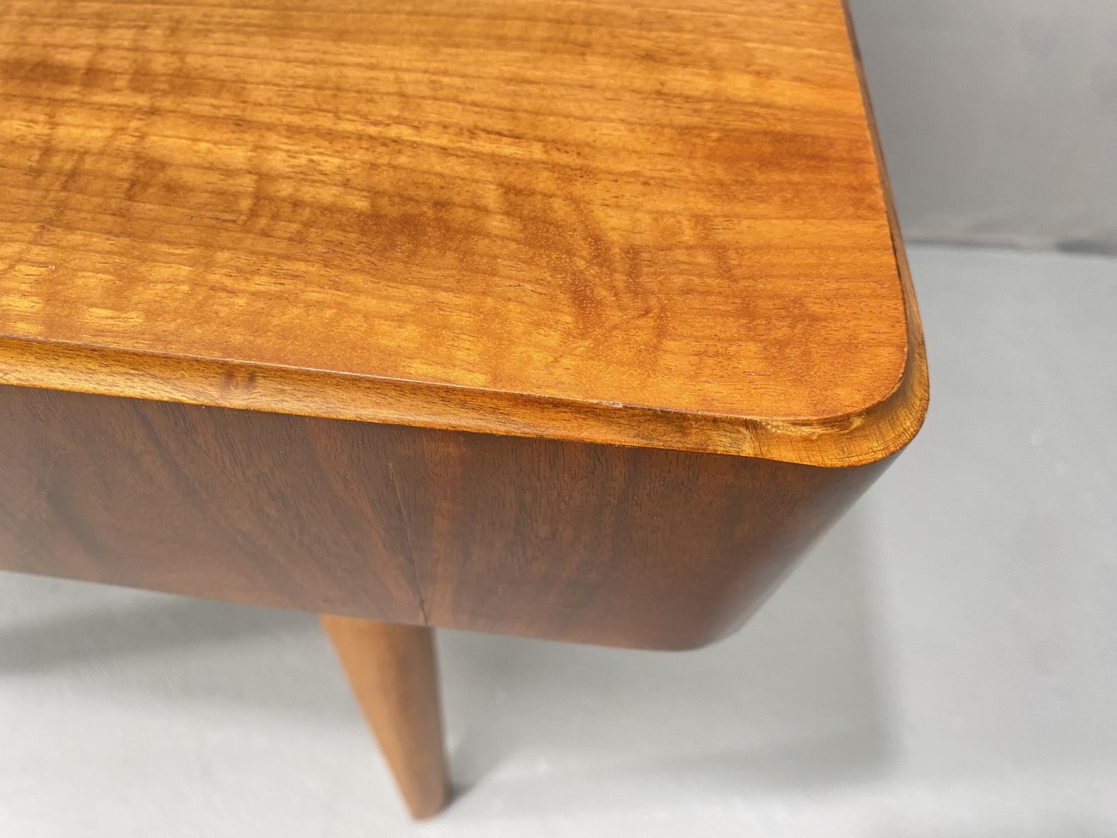 Walnut adjustable dining table by Setona, 1950´s, Czechoslovakia For Sale 5