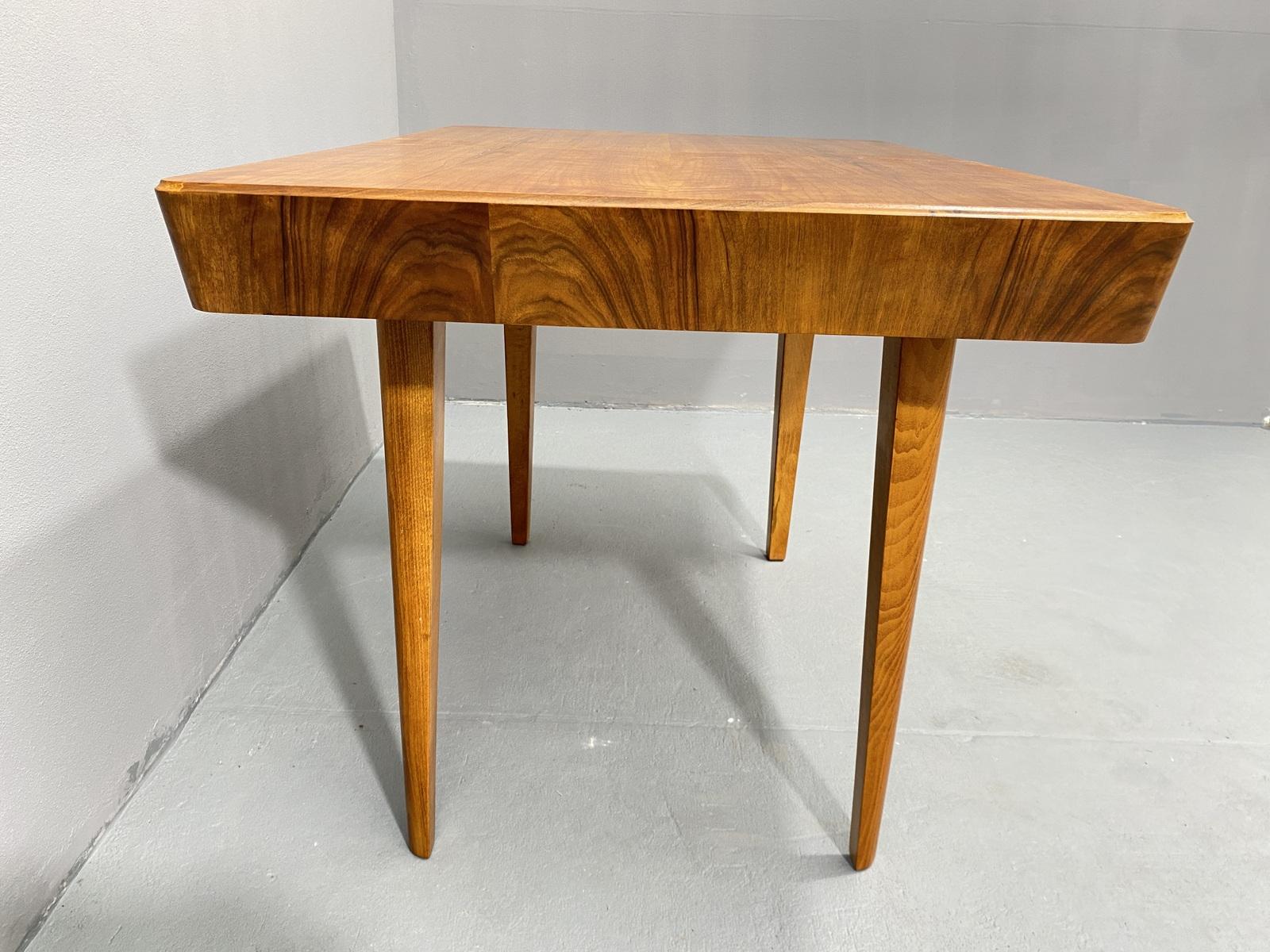 Walnut adjustable dining table by Setona, 1950´s, Czechoslovakia For Sale 6