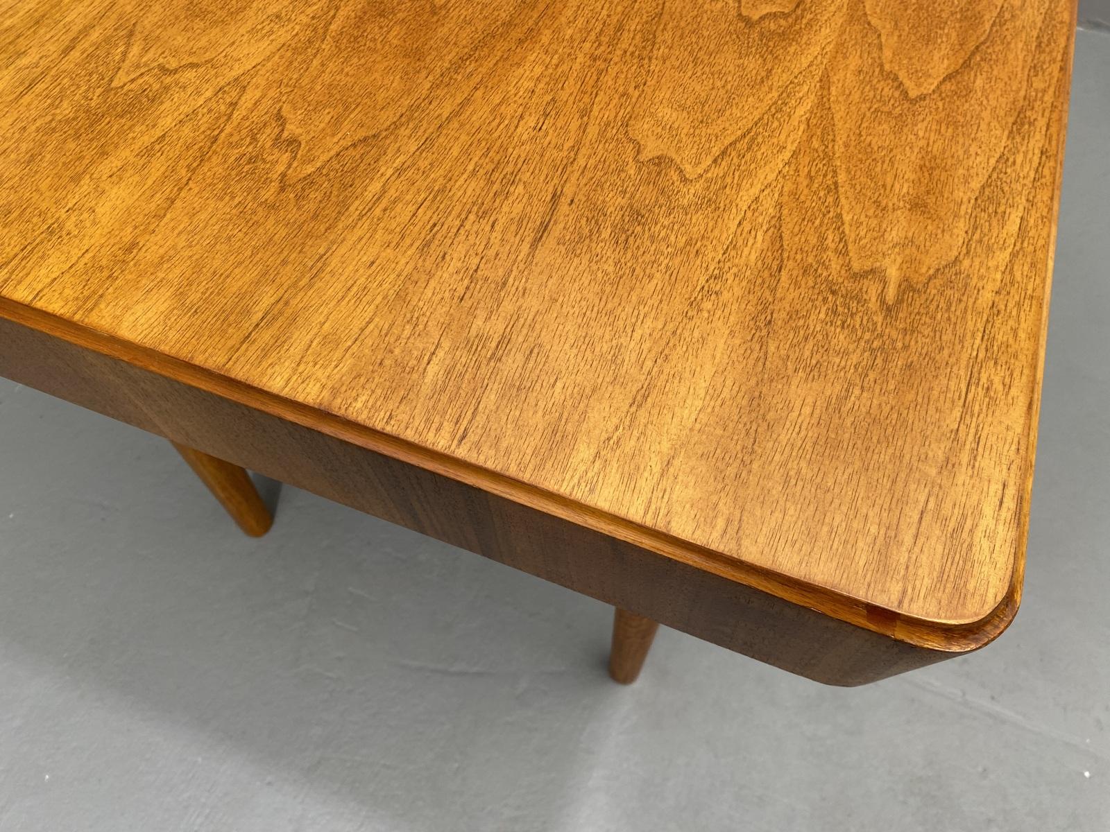 Walnut adjustable dining table by Setona, 1950´s, Czechoslovakia For Sale 7