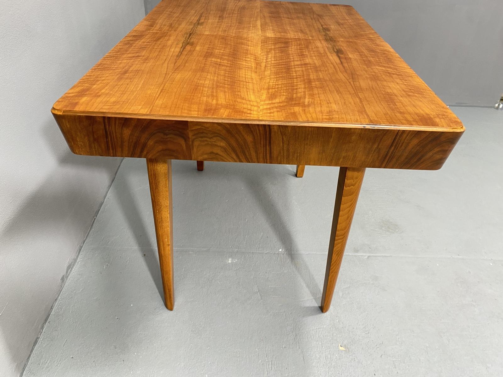 Walnut adjustable dining table by Setona, 1950´s, Czechoslovakia For Sale 7