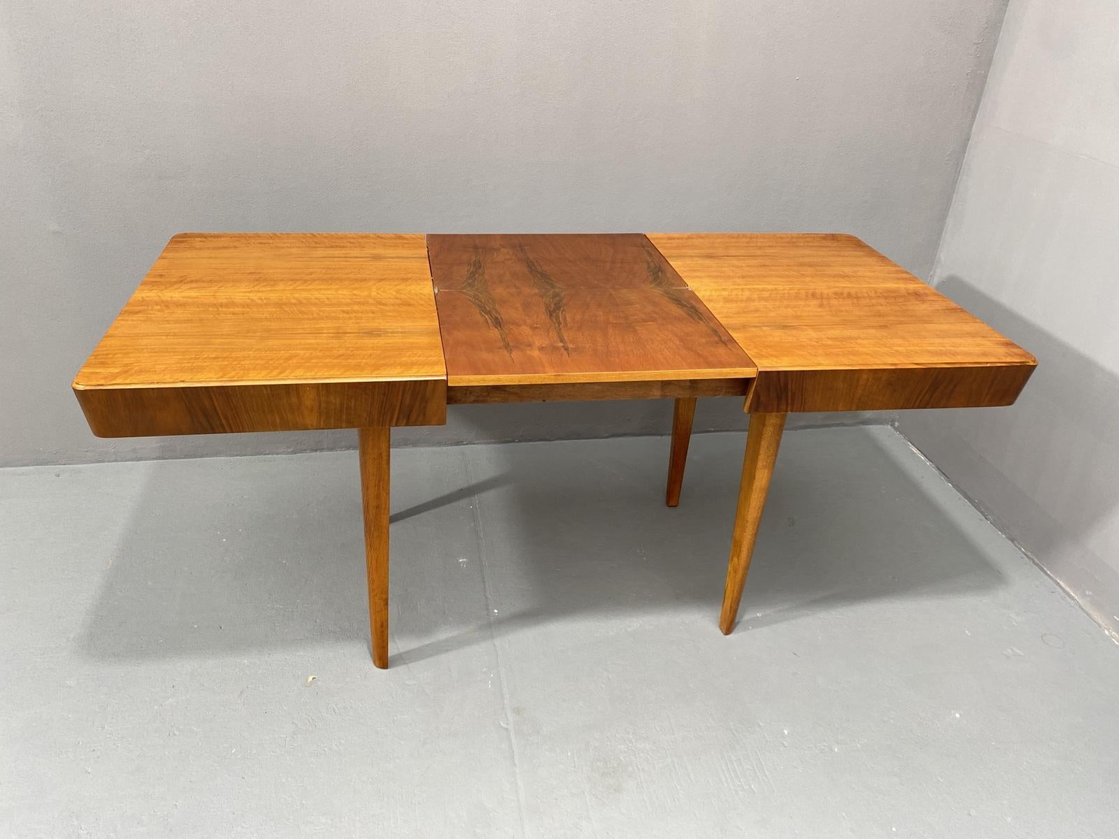 Walnut adjustable dining table by Setona, 1950´s, Czechoslovakia For Sale 8