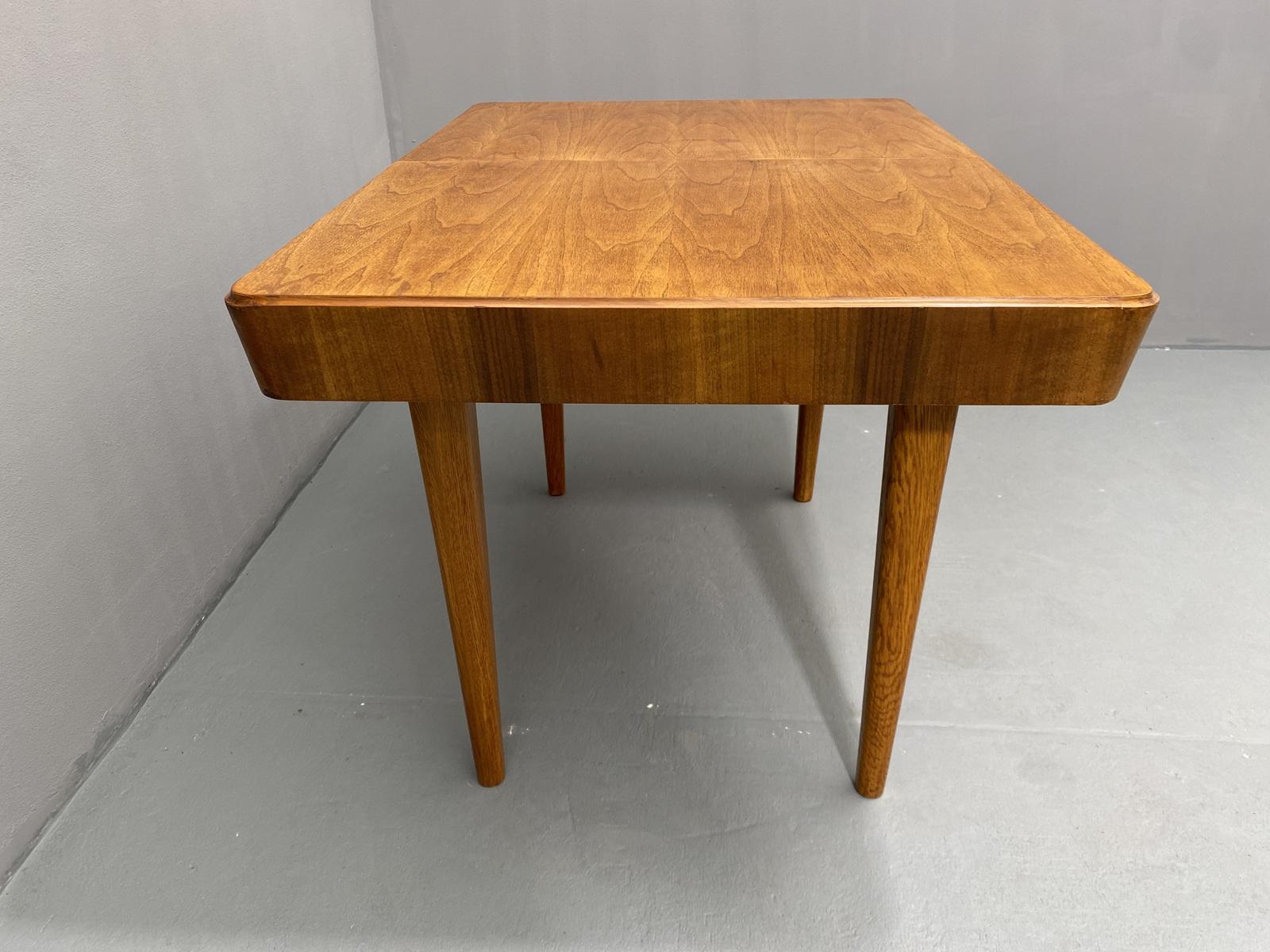 Walnut adjustable dining table by Setona, 1950´s, Czechoslovakia For Sale 9