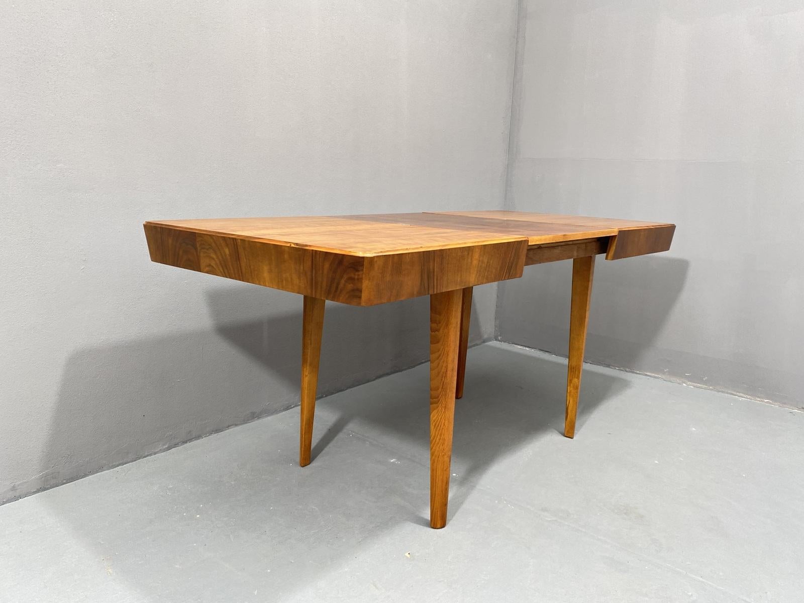 Walnut adjustable dining table by Setona, 1950´s, Czechoslovakia For Sale 9