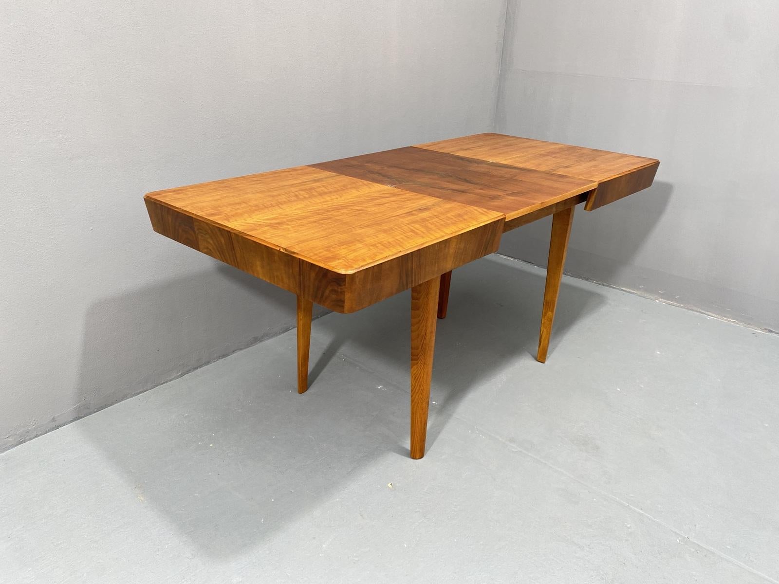 Walnut adjustable dining table by Setona, 1950´s, Czechoslovakia For Sale 10