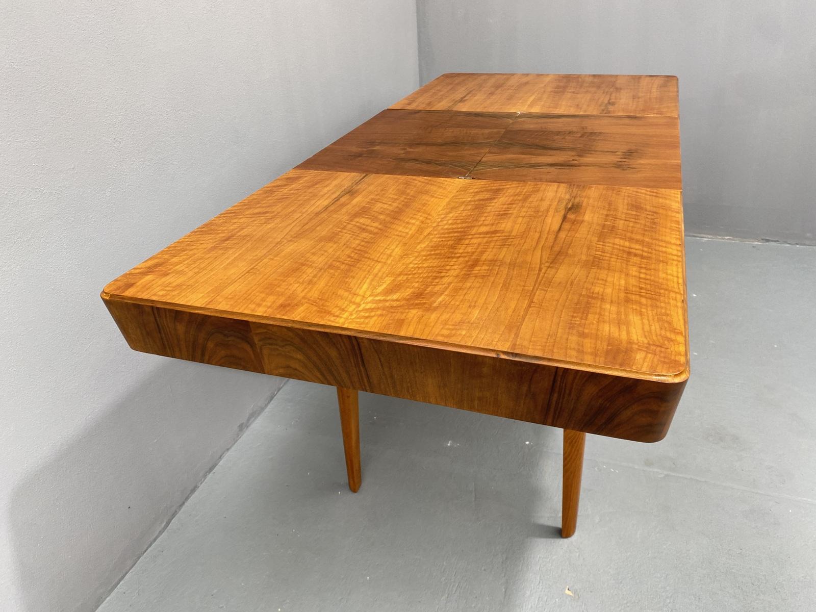 Walnut adjustable dining table by Setona, 1950´s, Czechoslovakia For Sale 11