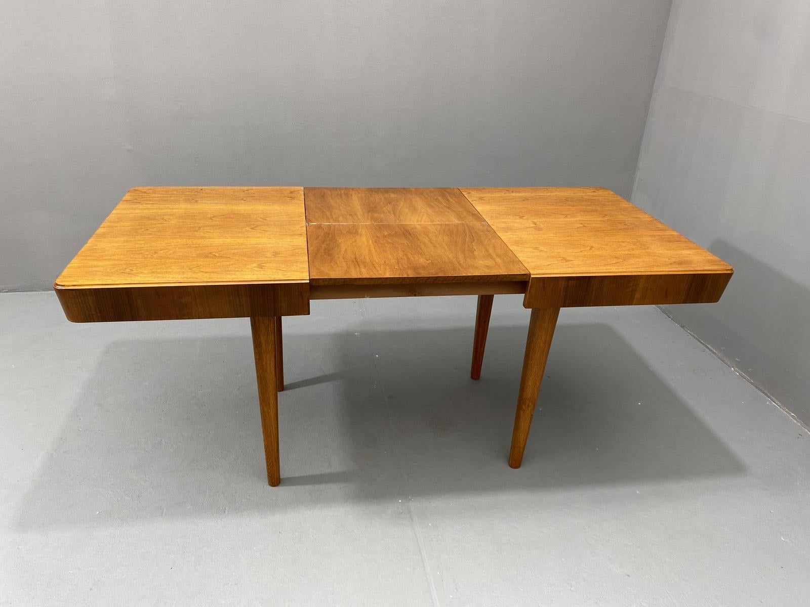 Walnut adjustable dining table by Setona, 1950´s, Czechoslovakia For Sale 12