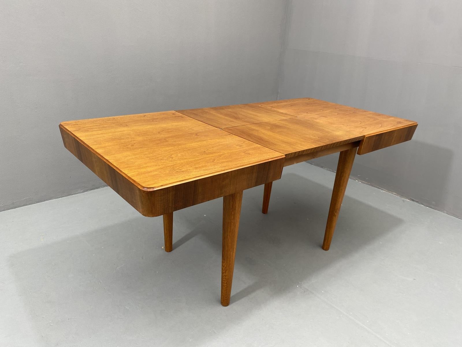 Walnut adjustable dining table by Setona, 1950´s, Czechoslovakia For Sale 13