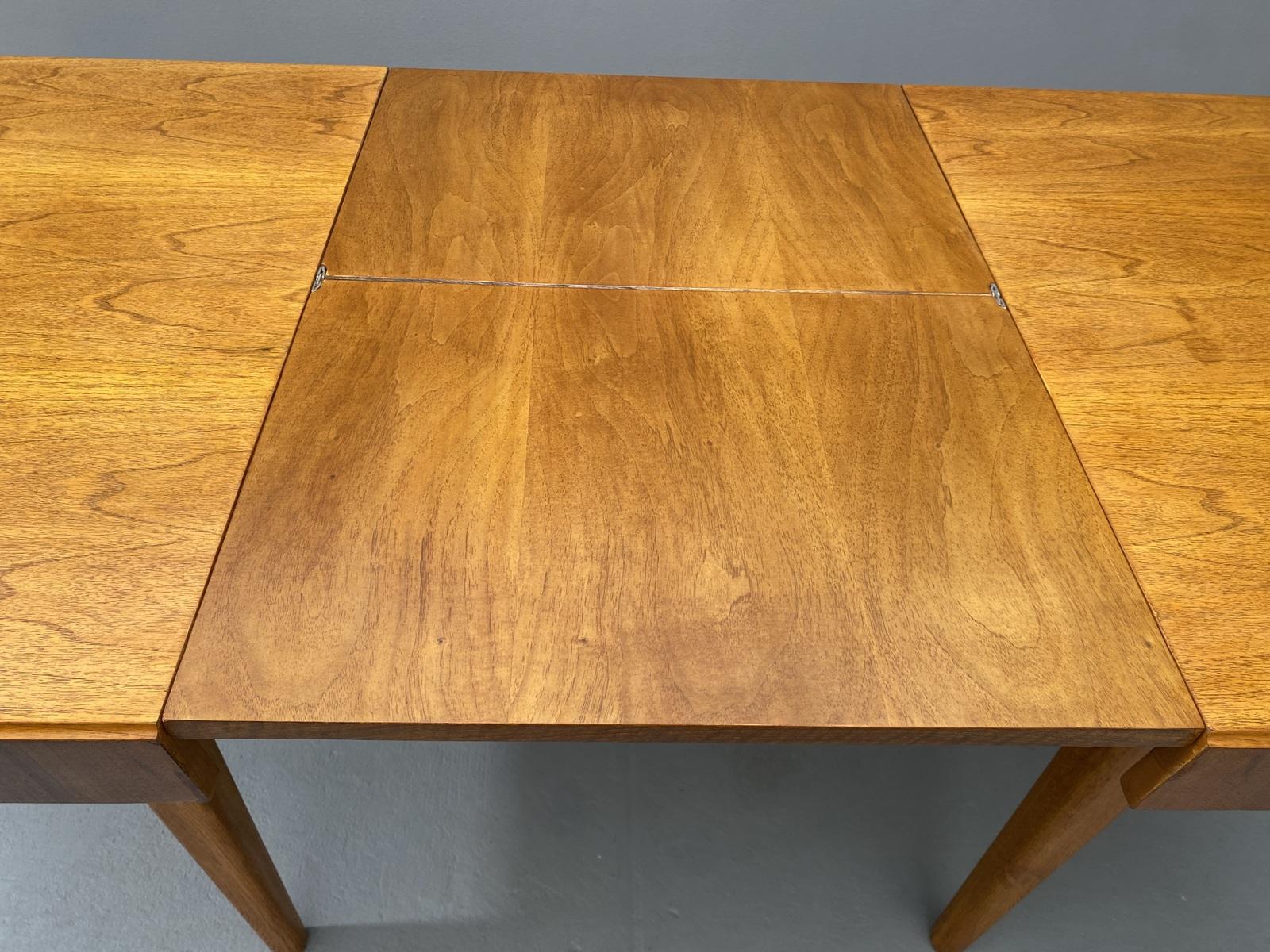 Walnut adjustable dining table by Setona, 1950´s, Czechoslovakia For Sale 14