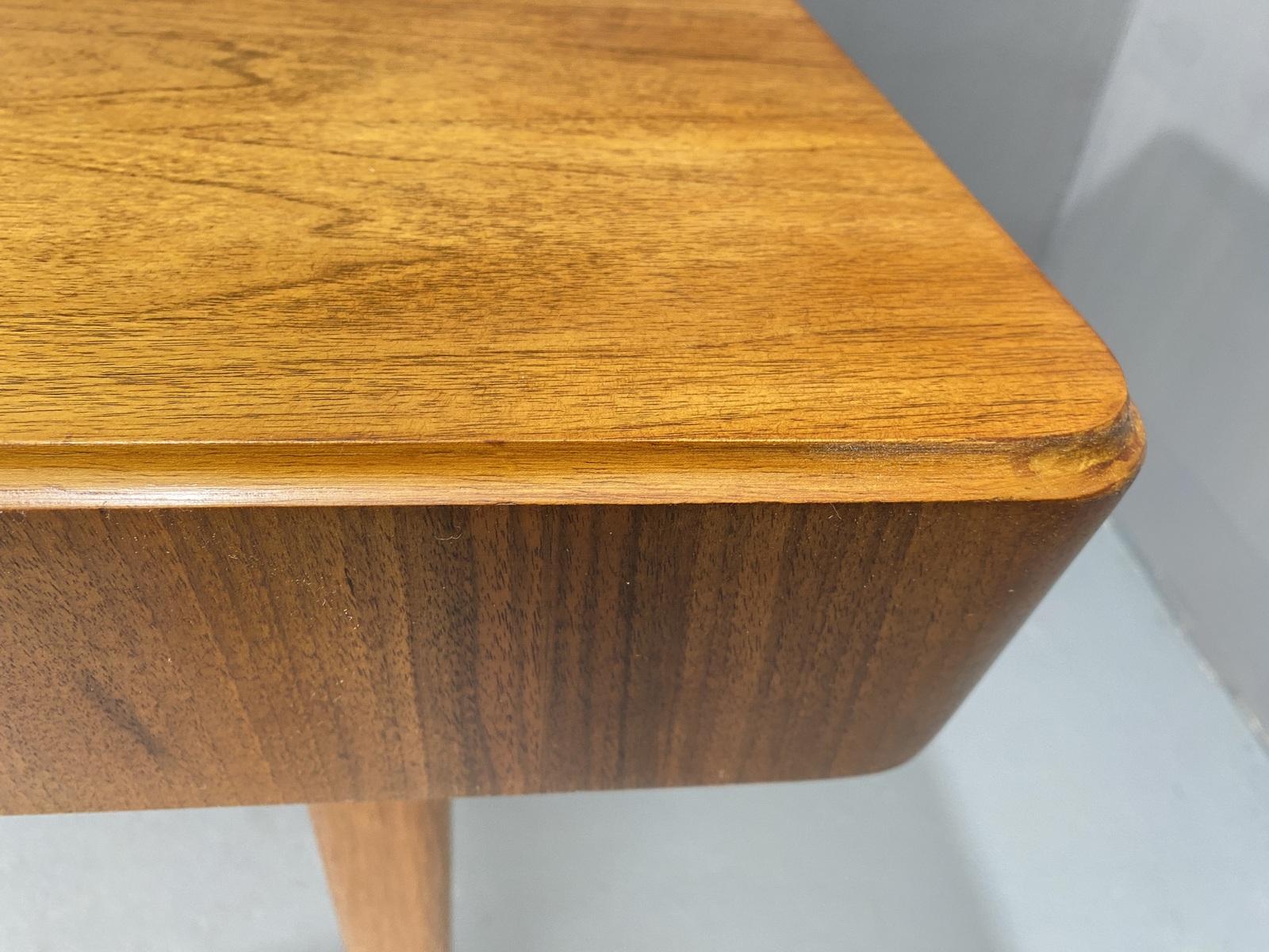 Walnut adjustable dining table by Setona, 1950´s, Czechoslovakia For Sale 3