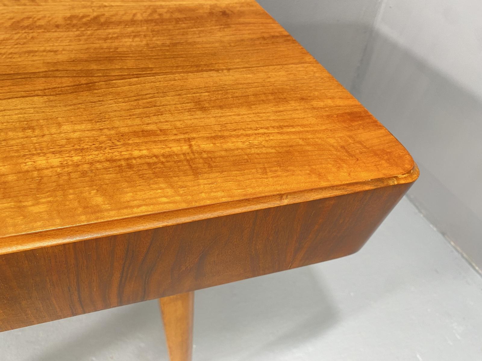 Walnut adjustable dining table by Setona, 1950´s, Czechoslovakia For Sale 3
