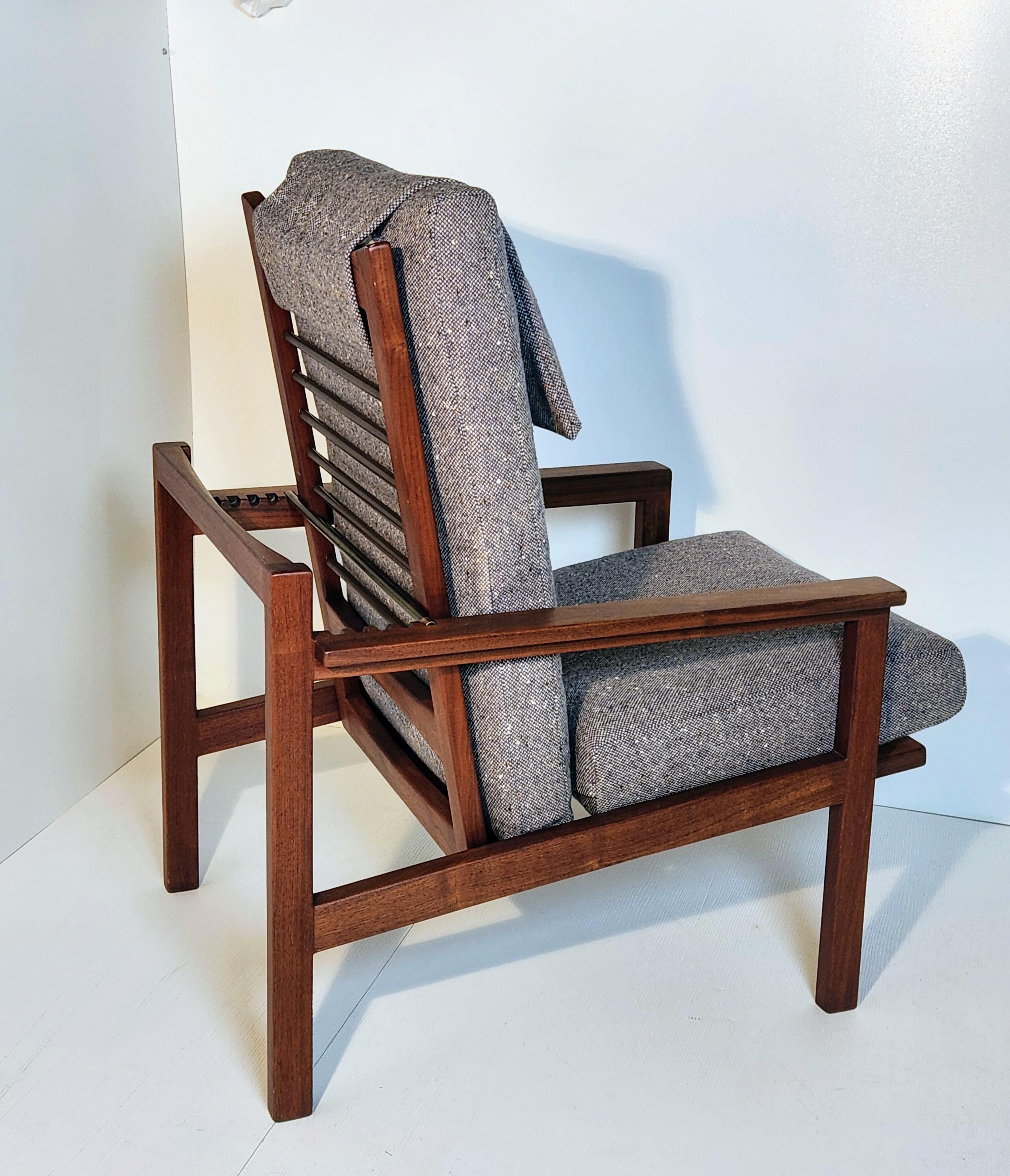 American Craftsman Walnut Adjustable Lounge Chair Arden Riddle (1921-2011) pre-1965 For Sale
