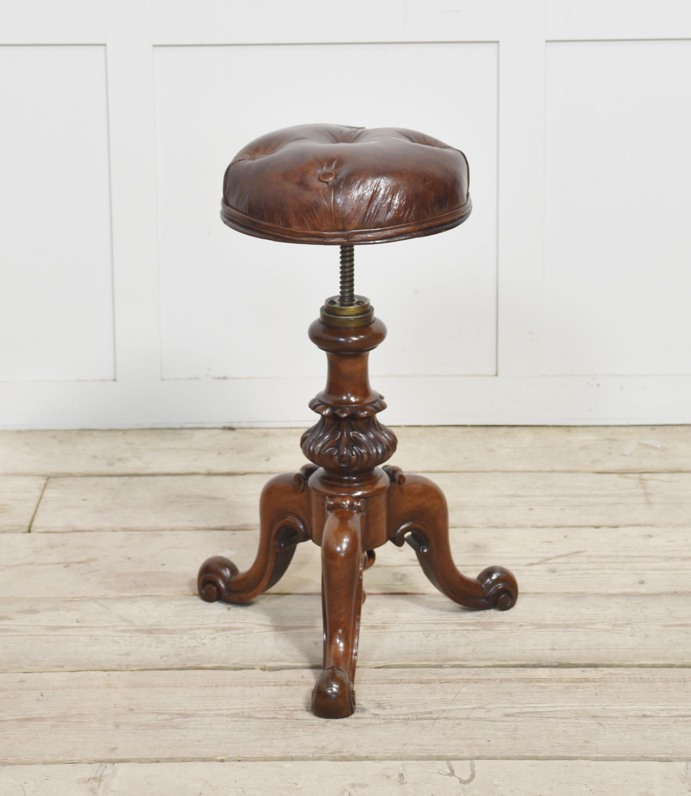 Walnut adjustable piano stool For Sale 2