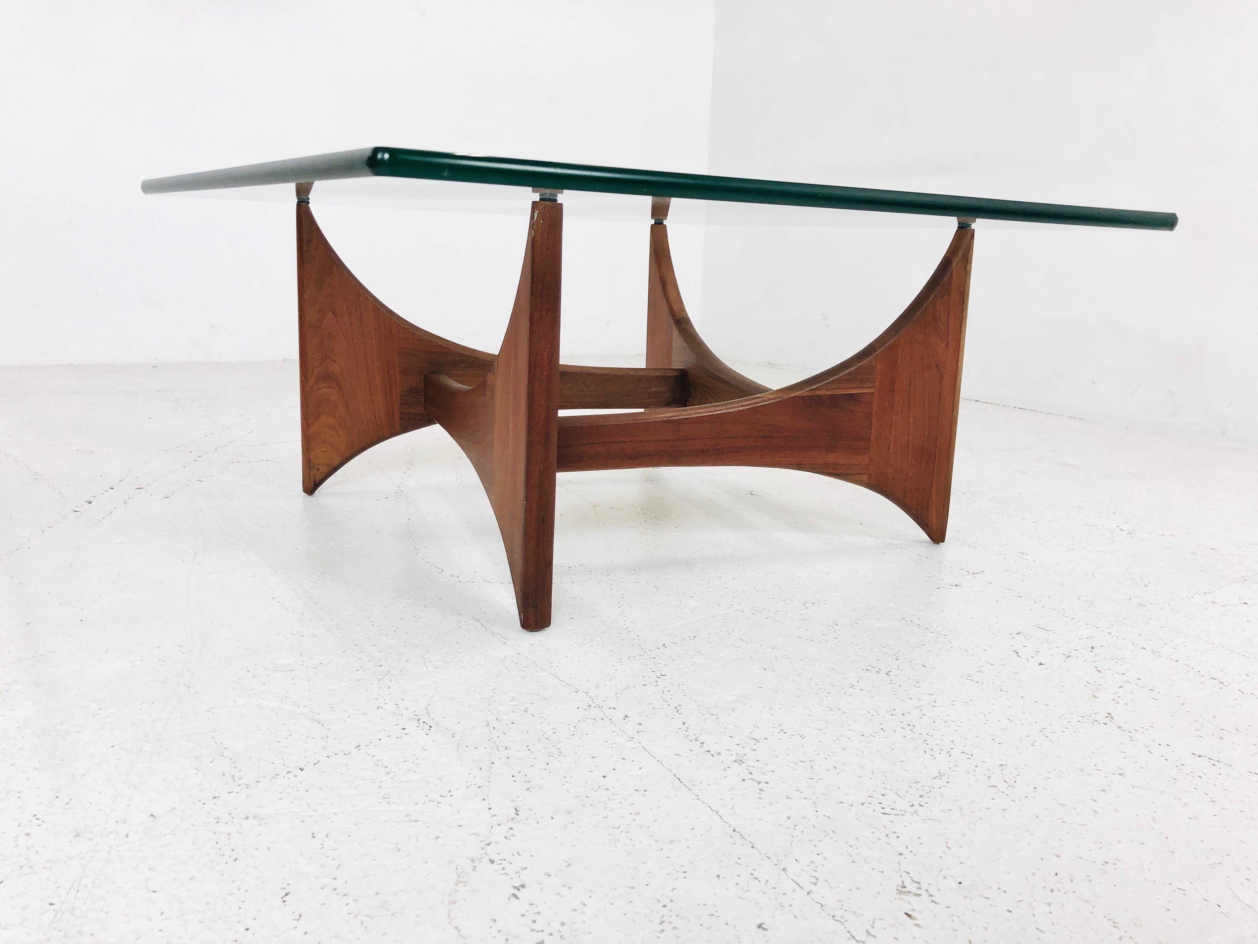 Walnut Adrian Pearsall Sculptural Coffee Table In Good Condition In Dallas, TX
