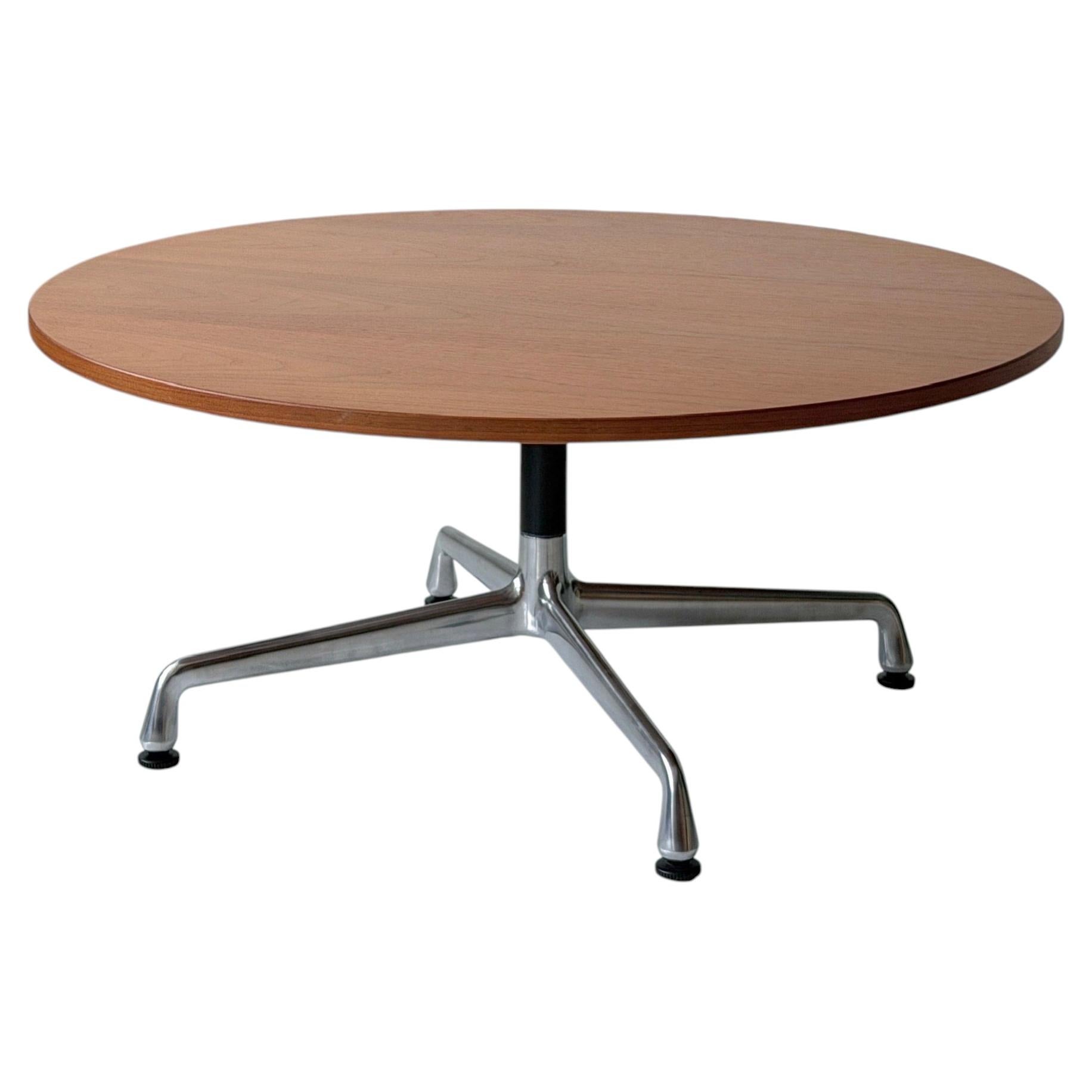 Table basse « Walnut Aluminum Group » de Charles and Ray Eames pour Herman Miller
