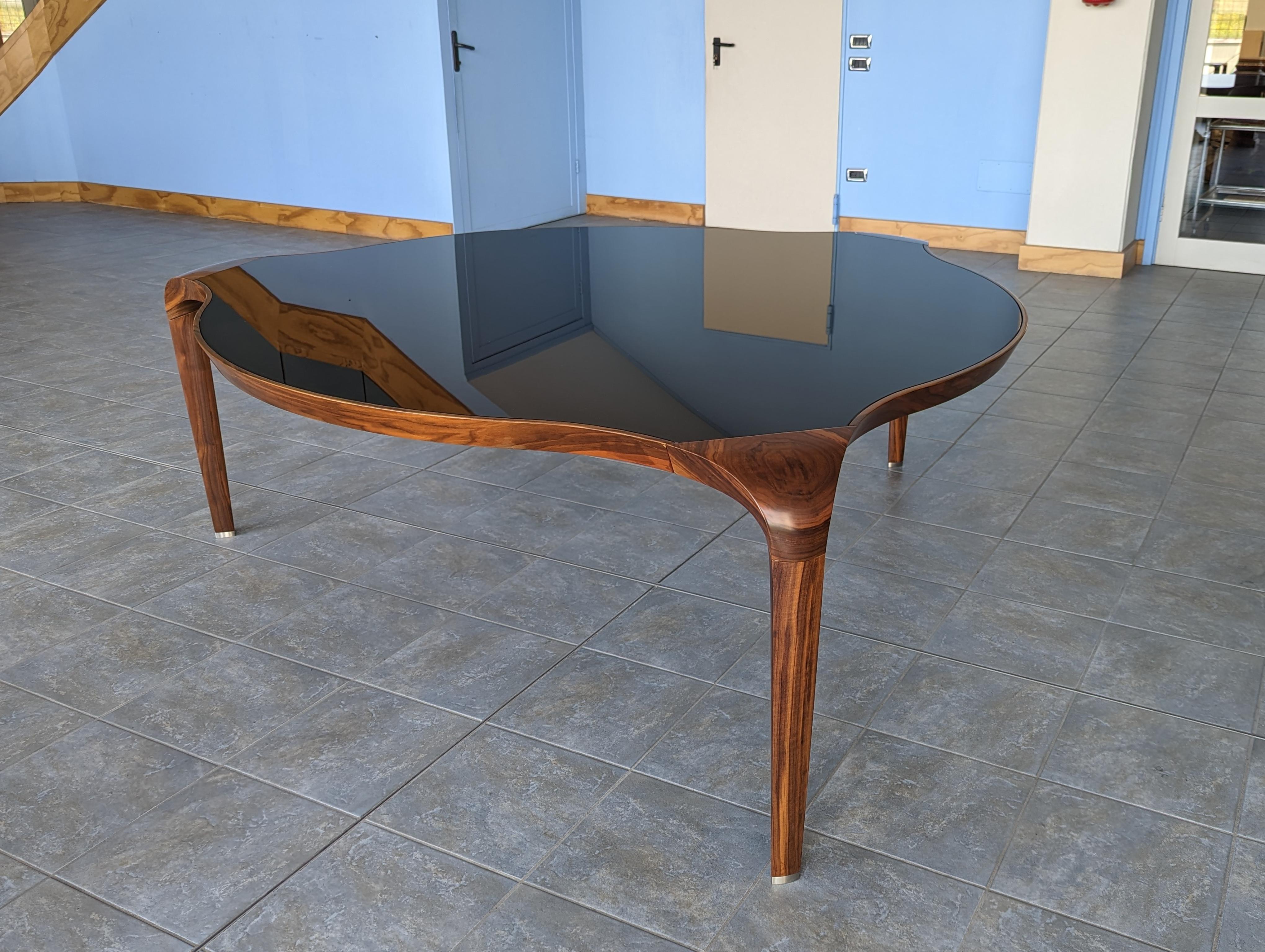Walnut and Black Glass Round “ Erasmo”Table of Italian Manufacture, by Giorgetti In Good Condition For Sale In Traversetolo, IT